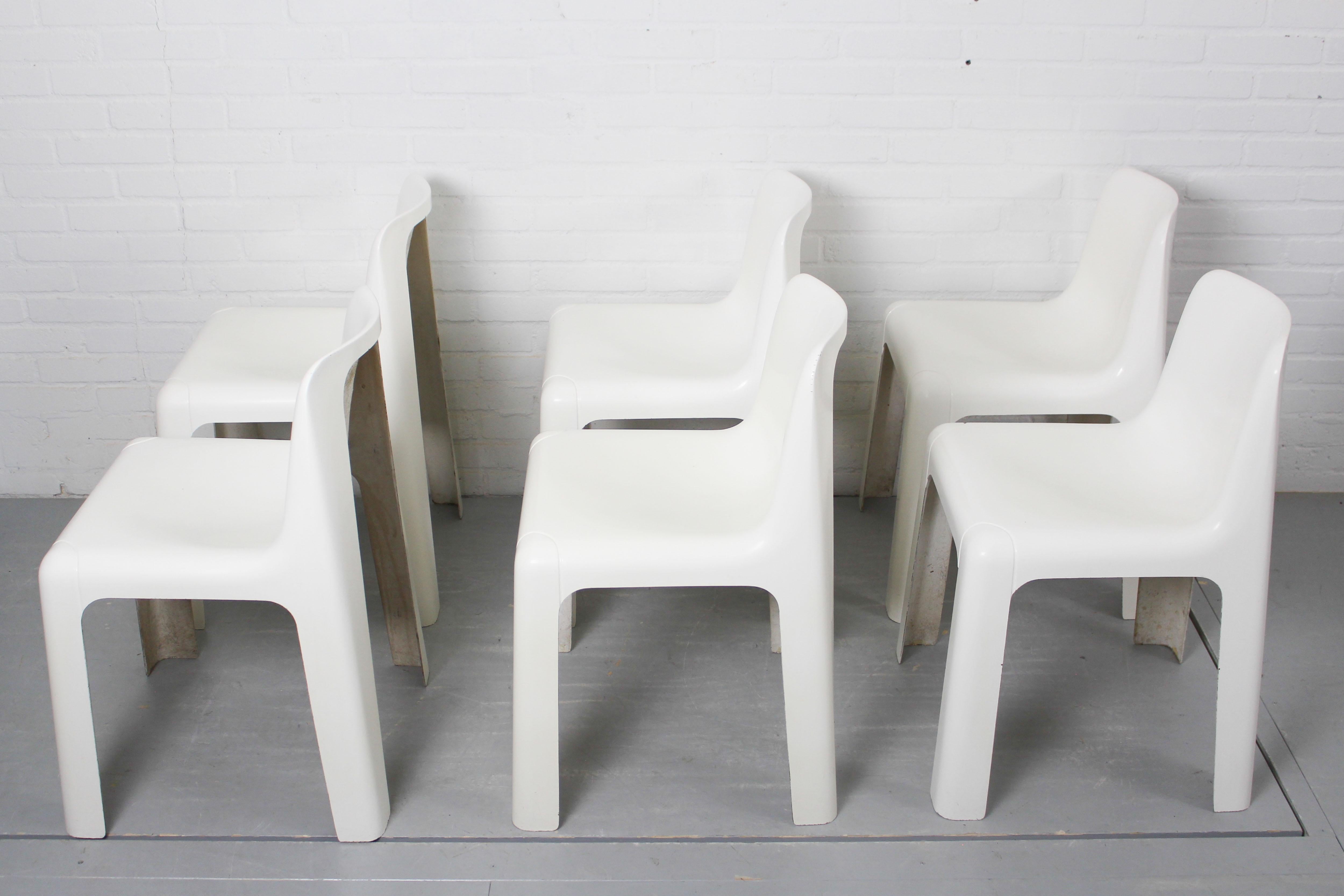 6 OZOO 700 Fiberglass Dining Chairs by Marc Berthier for Roche Bobois, 1970s In Good Condition For Sale In Appeltern, Gelderland