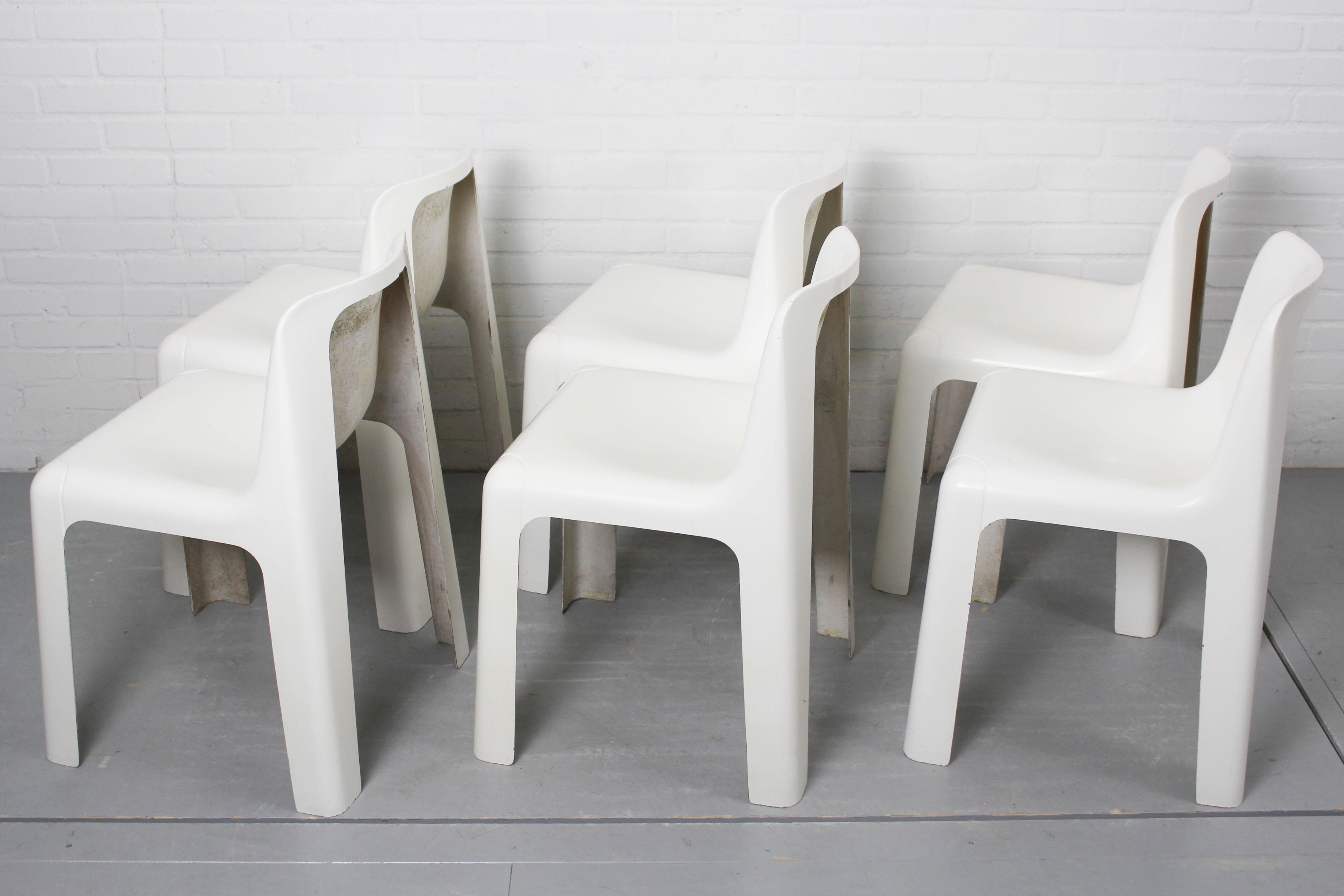 6 OZOO 700 Fiberglass Dining Chairs by Marc Berthier for Roche Bobois, 1970s For Sale 1