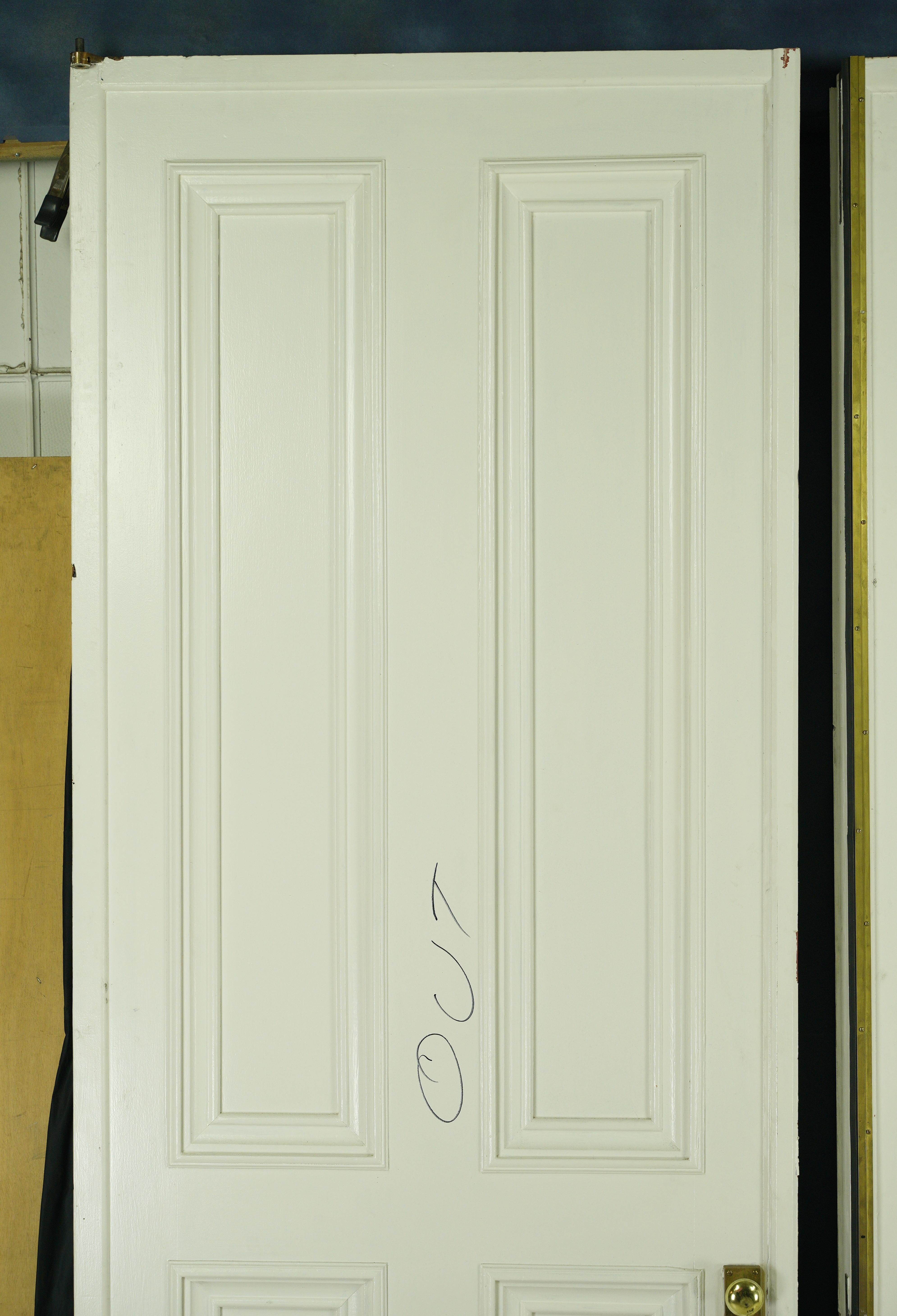 6 portes doubles de poche en bois blanc 117,75 x 83,75 Bon état - En vente à New York, NY