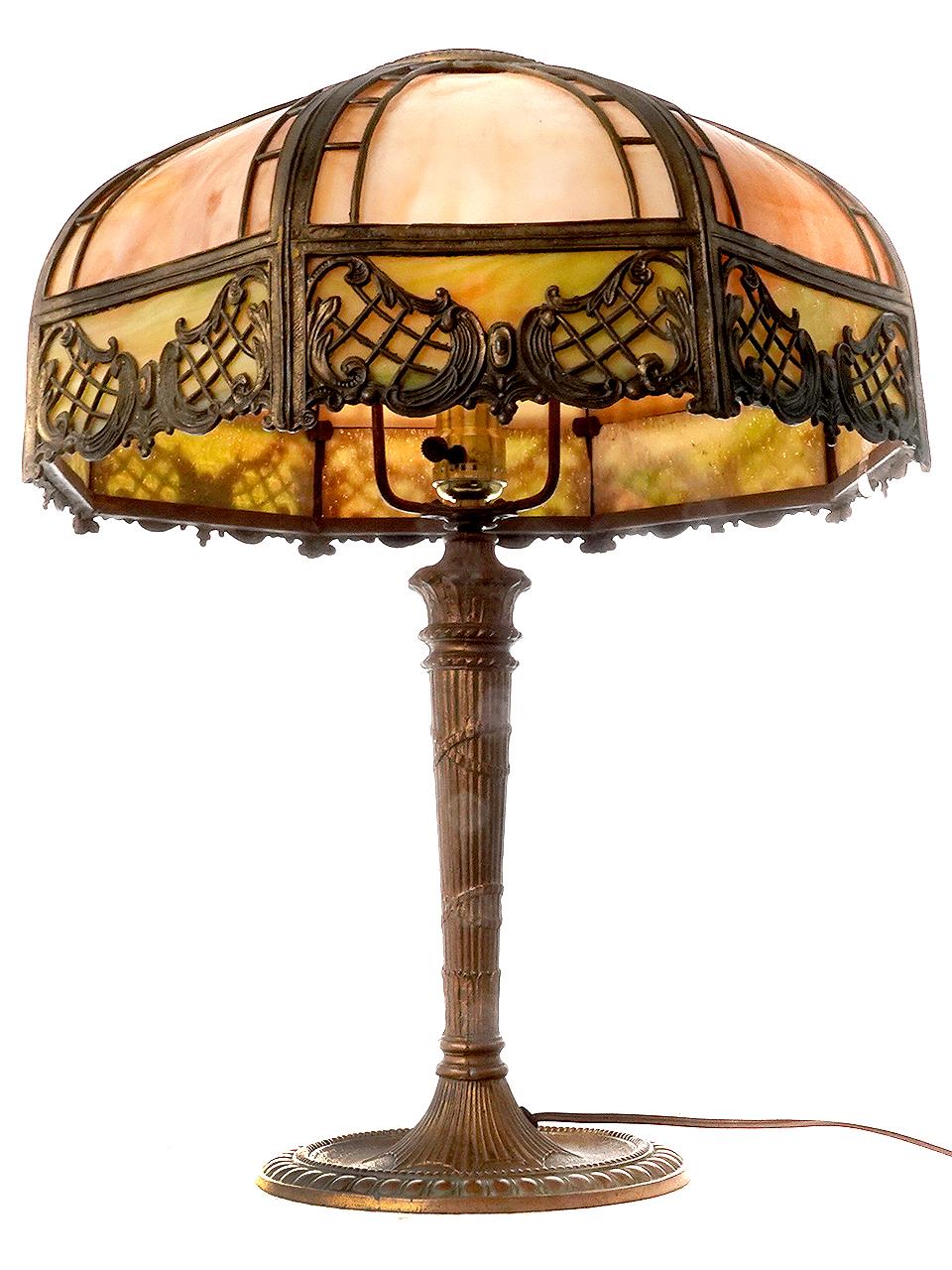 6 Panel Slump Glass Table Lamp with Latticework Filigree Overlay In Good Condition For Sale In Peekskill, NY