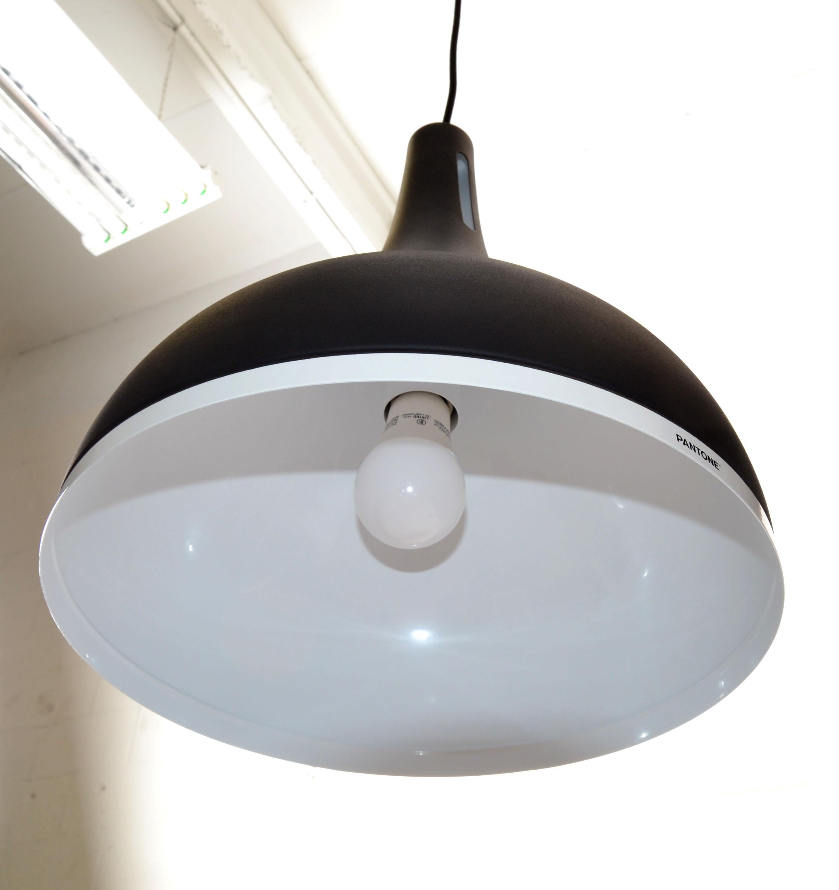 6 Pantone Black & White Lampada a sospensione regolabile Danese Moderna, Prezzo per articolo In condizioni ottime in vendita a Miami, FL