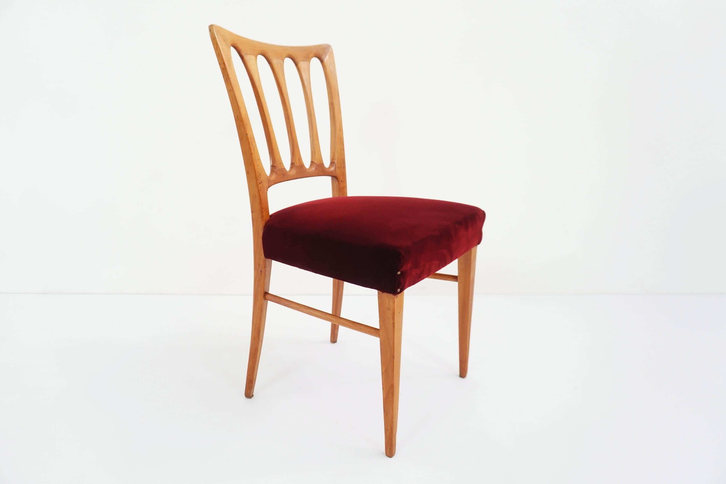 6 Paolo Buffa, 1950 Italian Dining Chairs in Turned Ash and Deep Red Velvet In Good Condition In Morbio Inferiore, CH