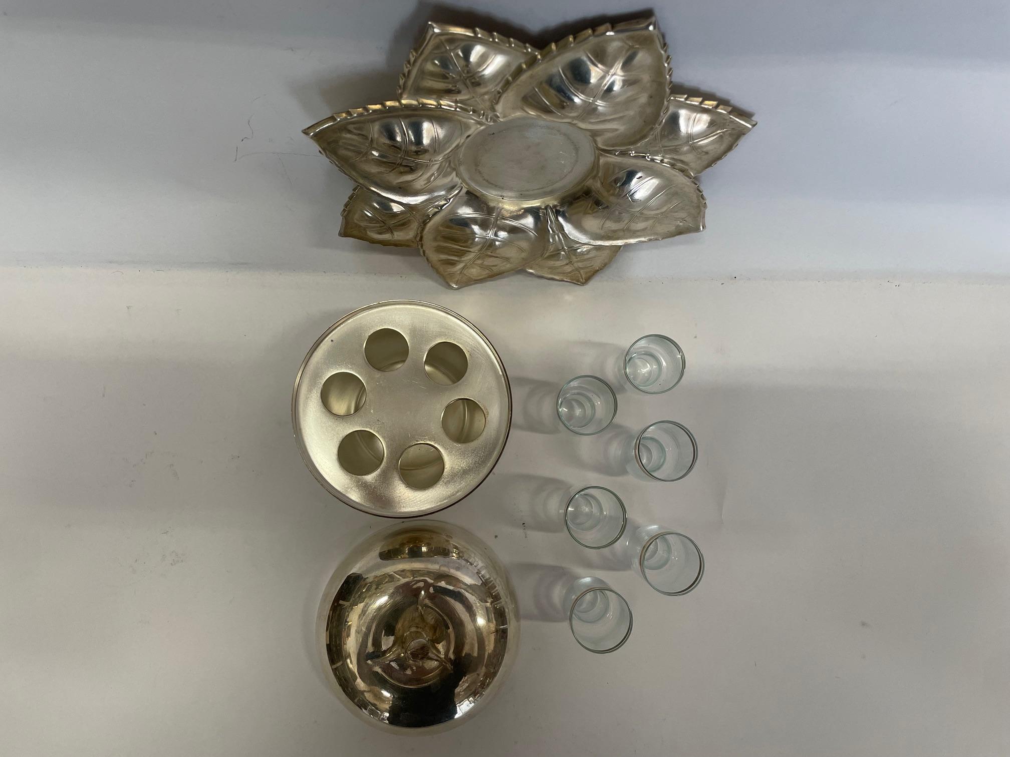 6 pezzi, bicchieri da liquore con supporto a forma di mela, in metallo argentato In condizioni buone in vendita a Vienna, AT