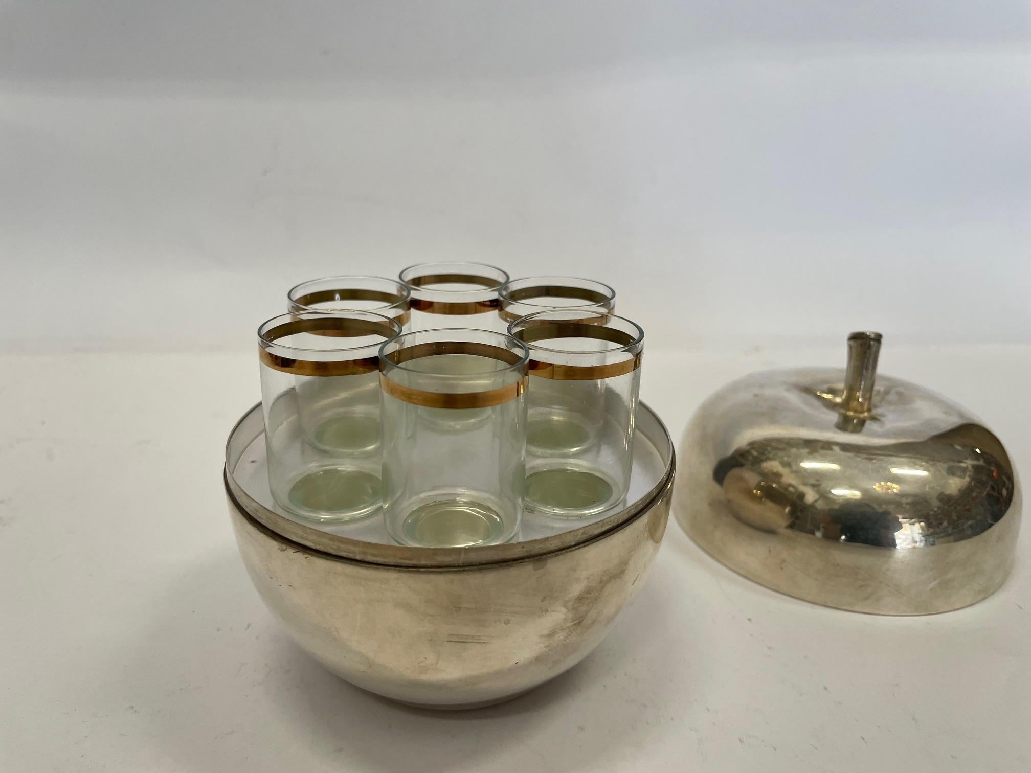Metallo 6 pezzi, bicchieri da liquore con supporto a forma di mela, in metallo argentato in vendita
