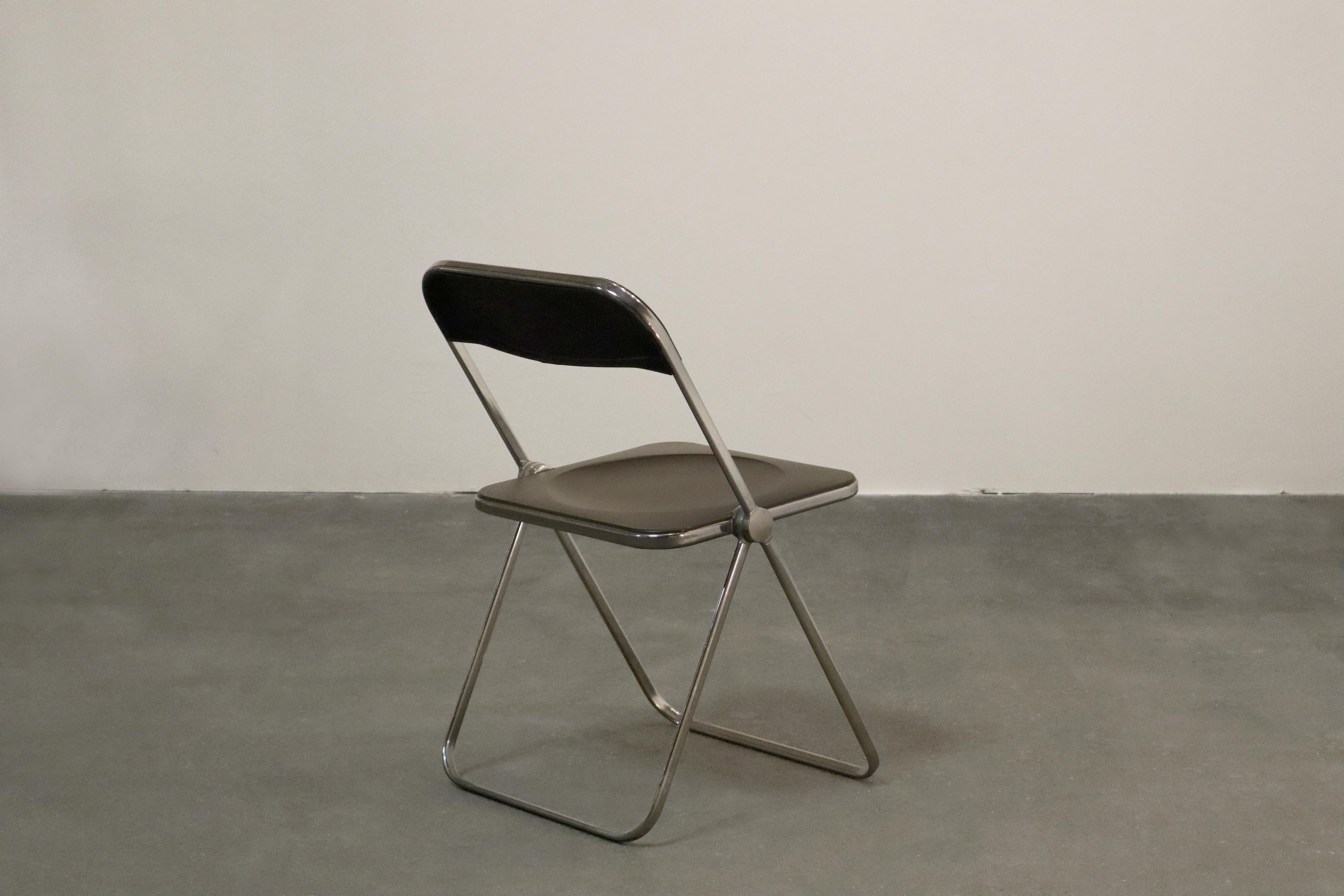 6-Piece Folding Set: Plia Chairs & Platone Table by Piretti for Castelli, Italy 12