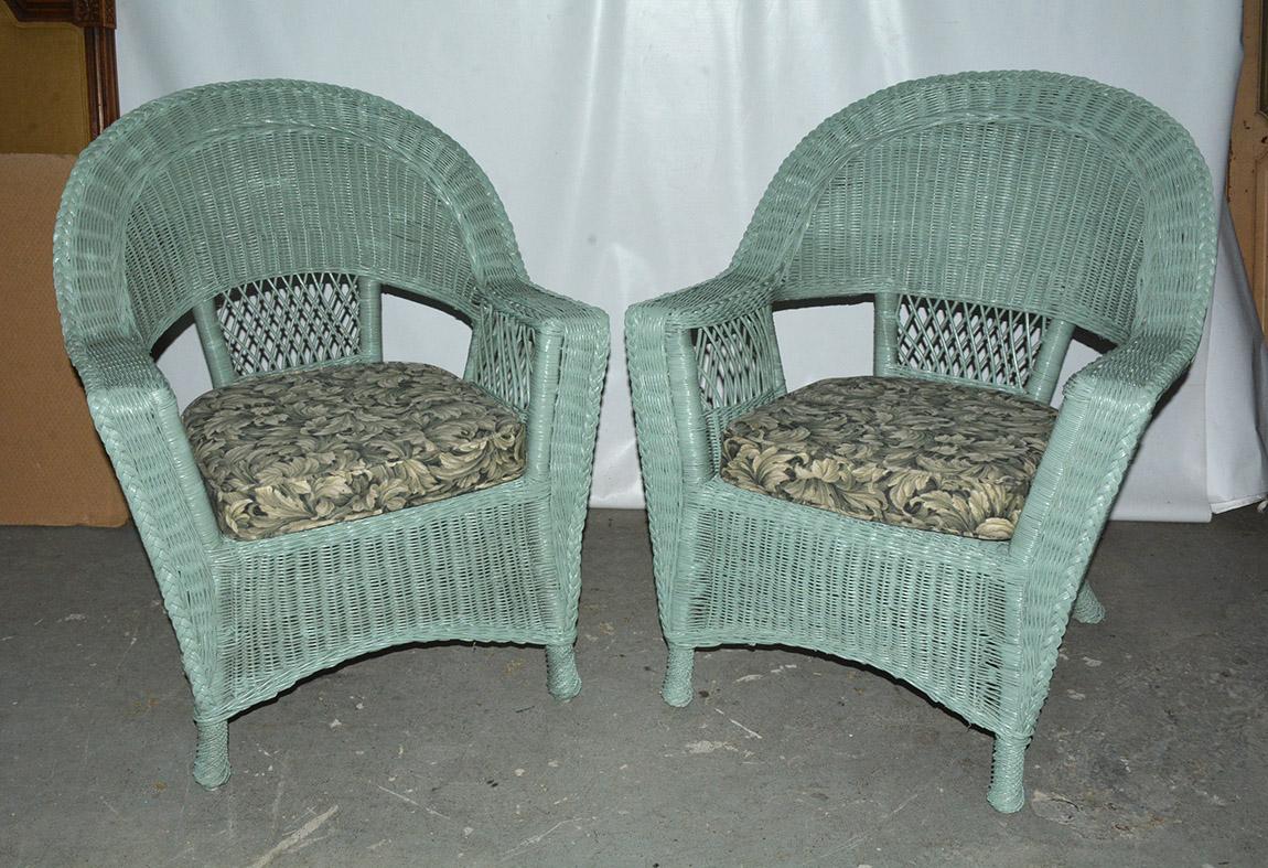 6 Piece Wicker Set, Sofa, 2 Chairs, 2 Rockers and Table In Good Condition In Sheffield, MA