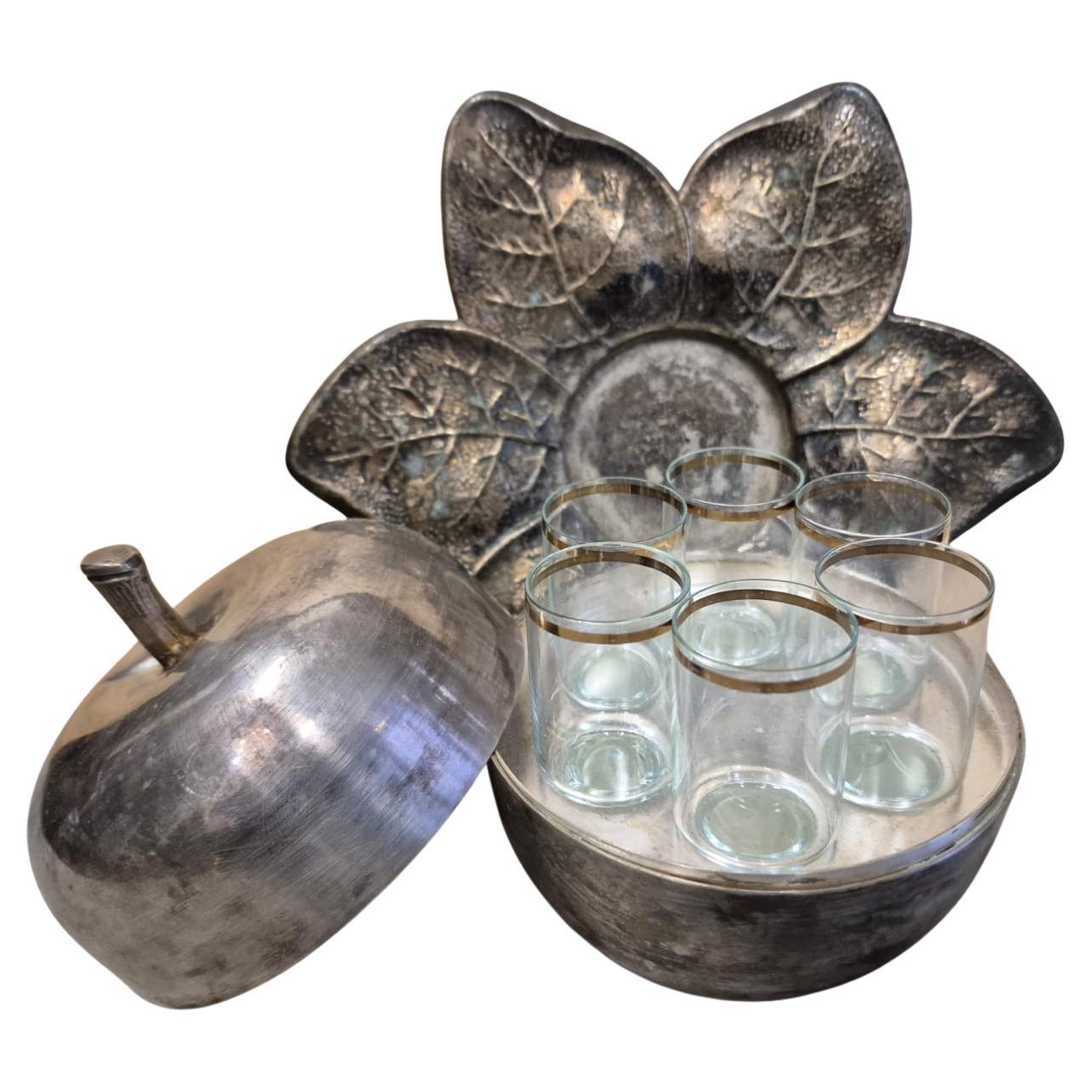 6 pieces, liqueur glasses with apple-shaped holders, silver-plated metal
