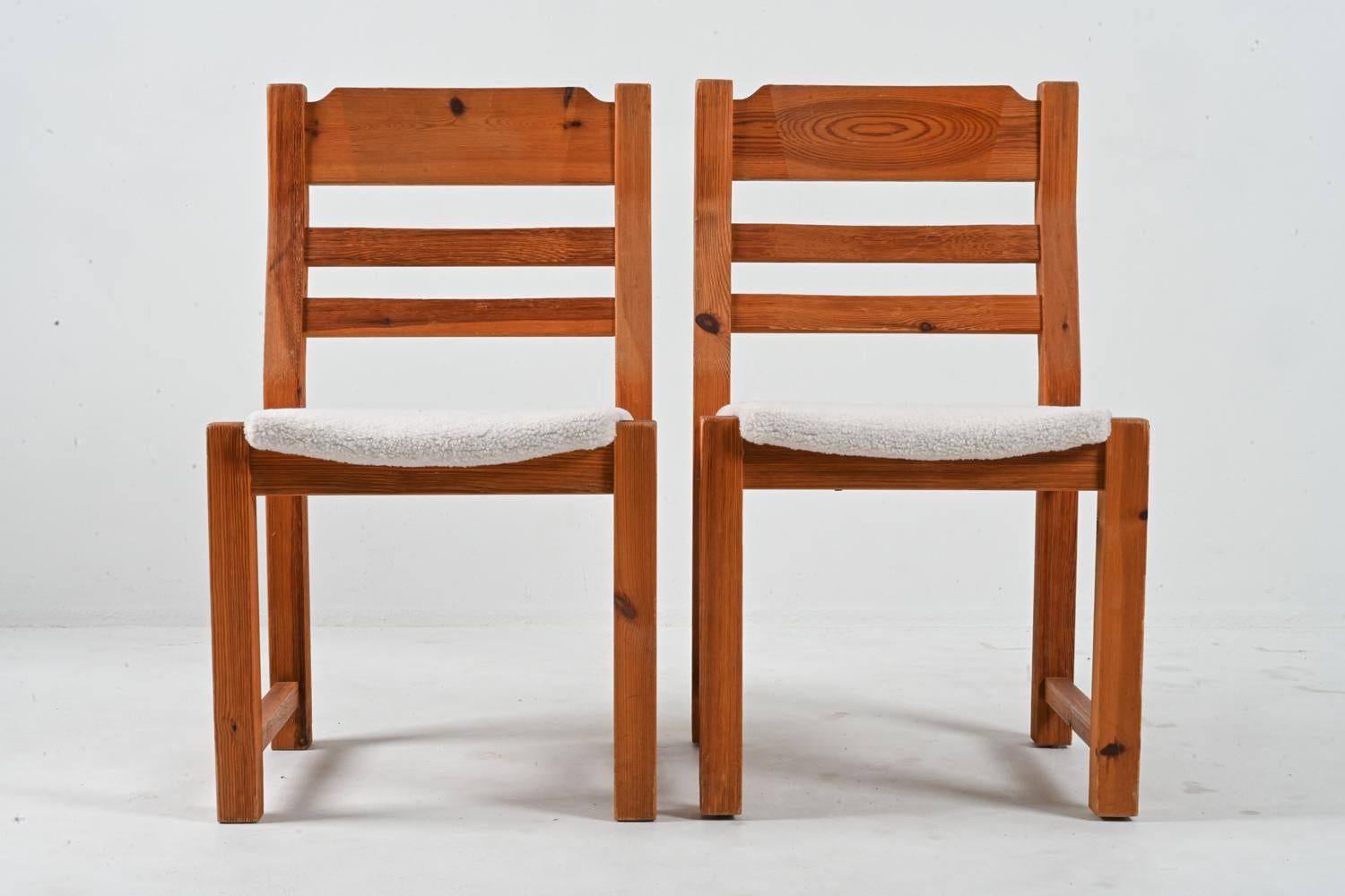 20ième siècle 6 Chaises de salle à manger en pin de la série 