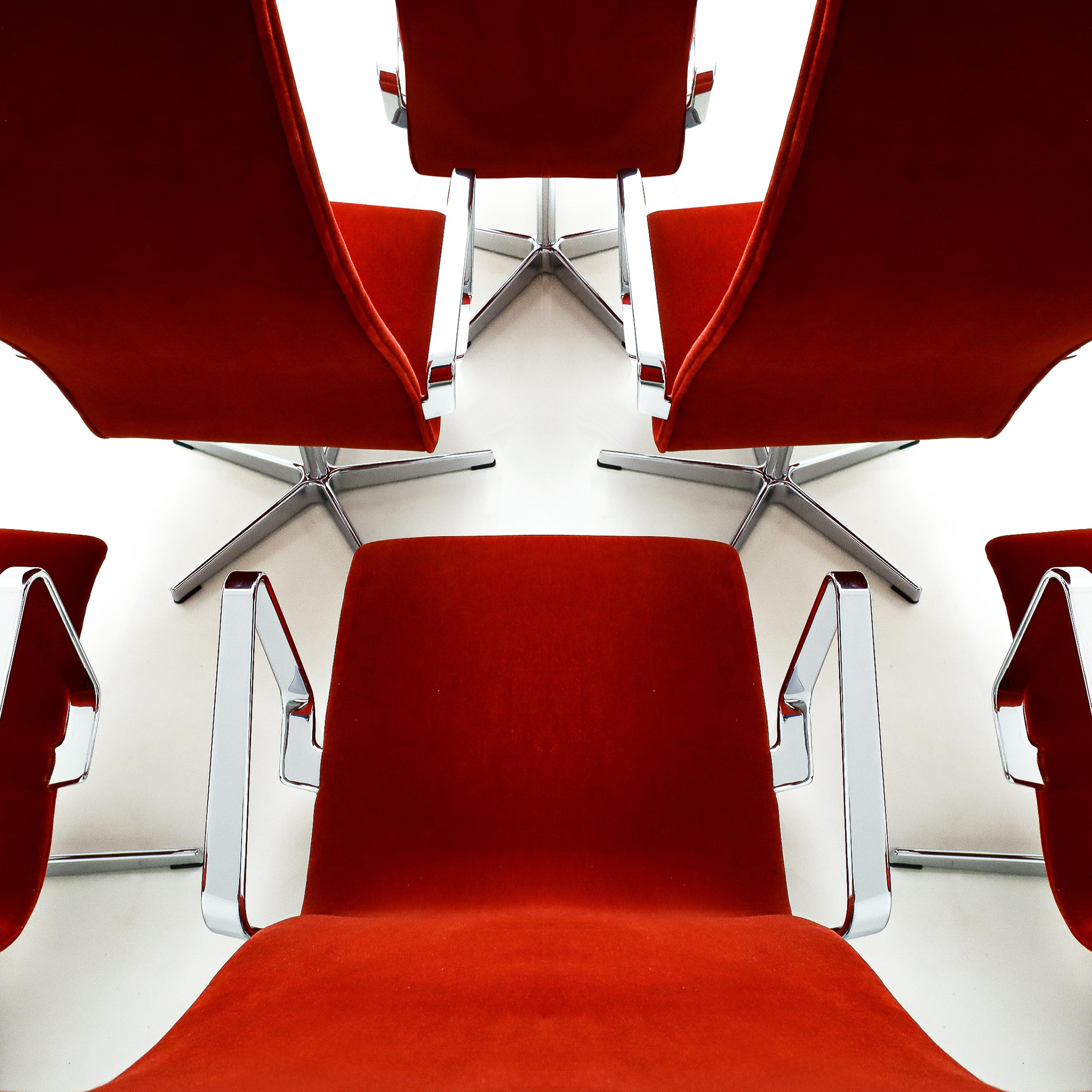 6 rare lounge version Arne Jacobsen Oxford chairs in vibrant Ferrari red velvet For Sale 1