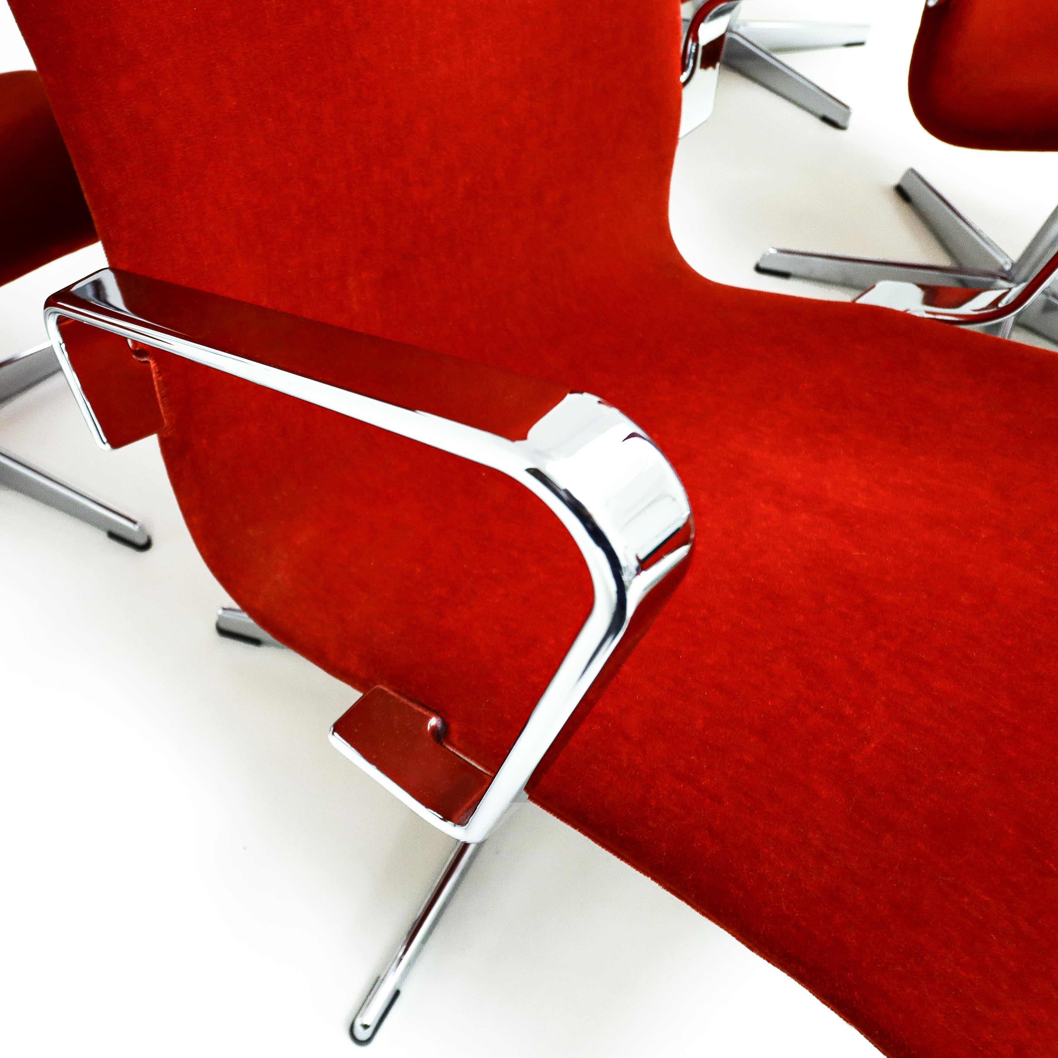 6 rare lounge version Arne Jacobsen Oxford chairs in vibrant Ferrari red velvet For Sale 2