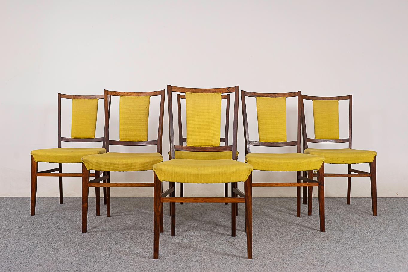 6 Chaises de salle à manger danoises modernes en bois de rose en vente 1