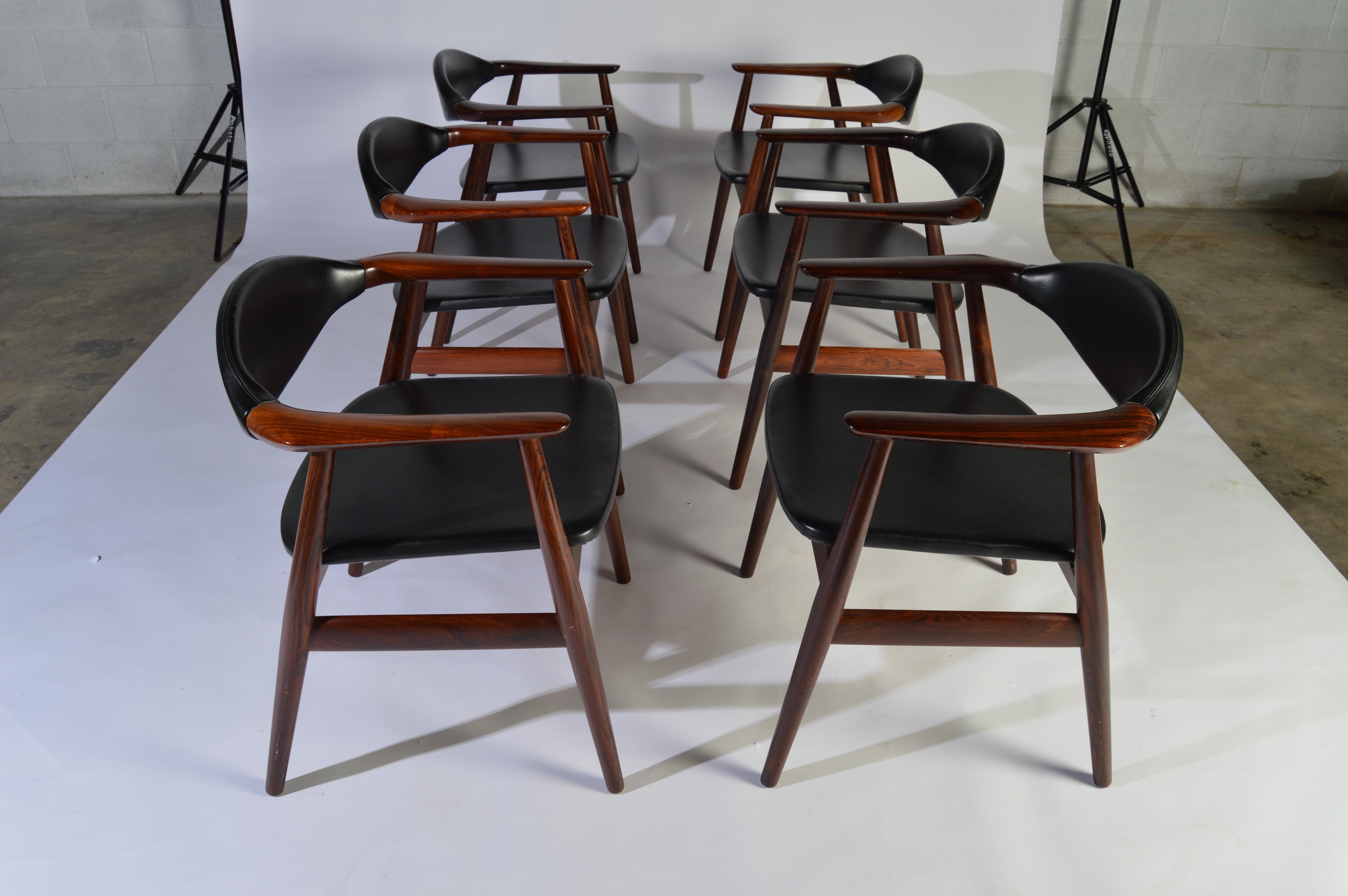 6 solid rosewood and leather Erik Kirkegaard dining armchairs produced by Hong Stolefabrik, circa 1950. Outstanding vintage condition throughout.