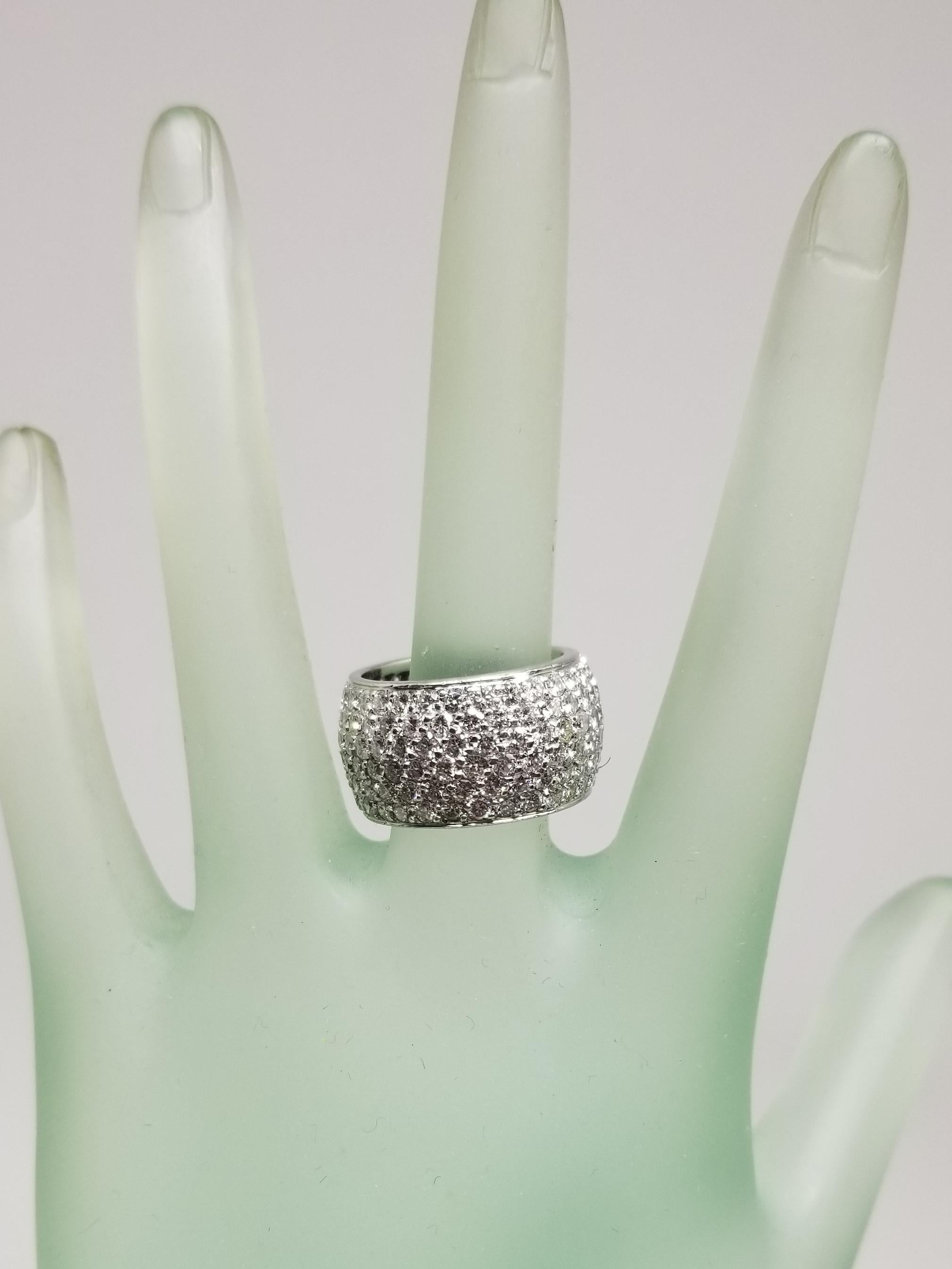 Eternity-Ring mit 6 Reihen Diamantpavé im Zustand „Neu“ in Los Angeles, CA