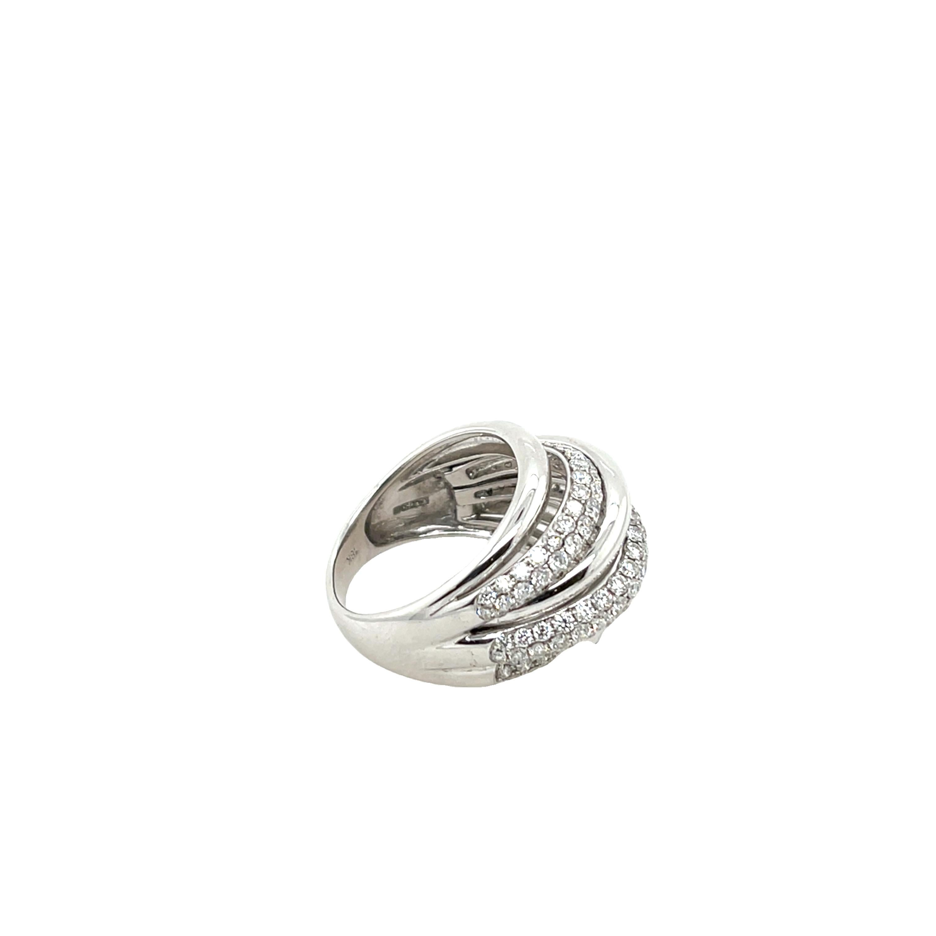 Anello a turbante con 6 file di diamanti, incastonato in oro bianco 18 ct con 1,85 ct di diamanti naturali In condizioni ottime in vendita a London, GB