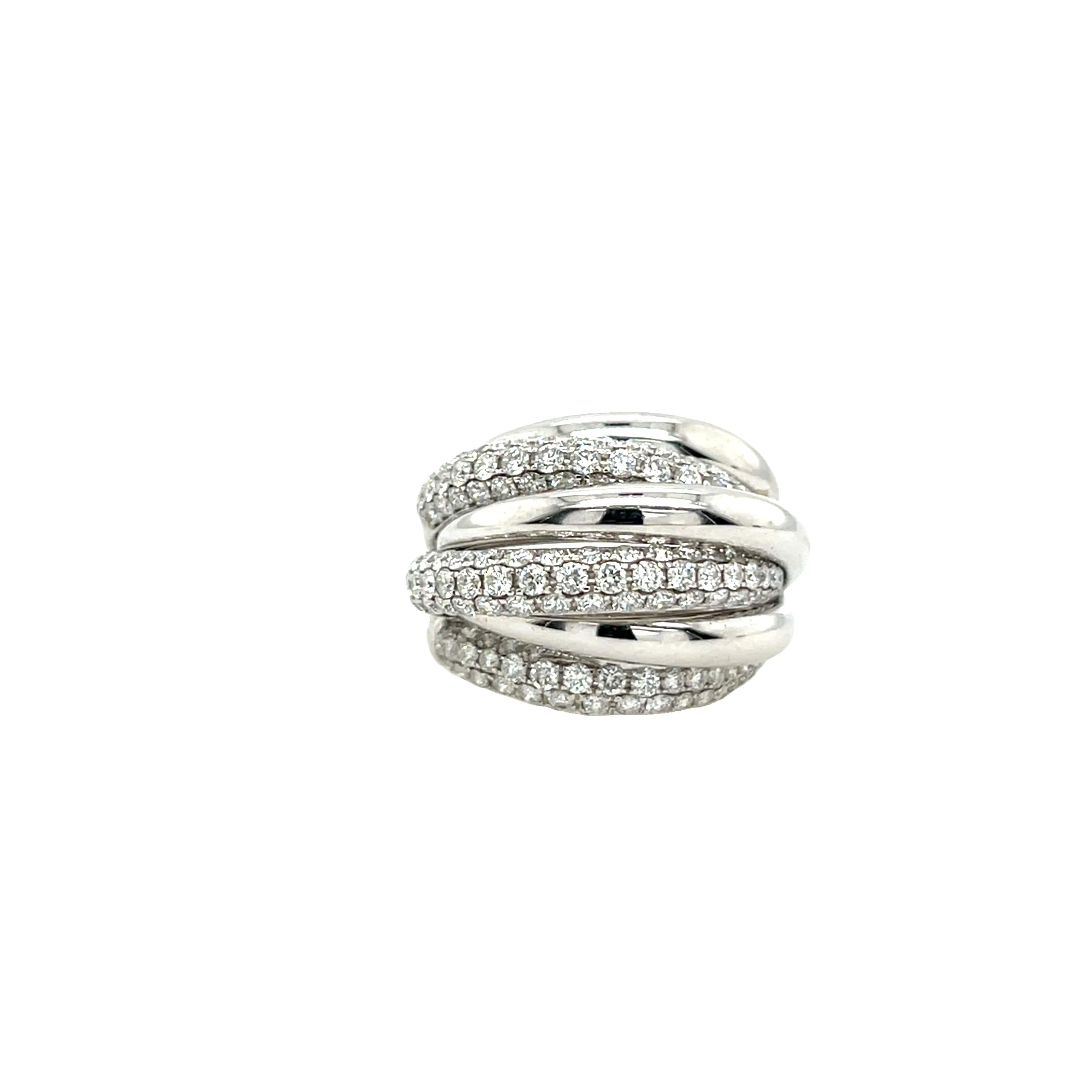 Anello a turbante con 6 file di diamanti, incastonato in oro bianco 18 ct con 1,85 ct di diamanti naturali in vendita 1