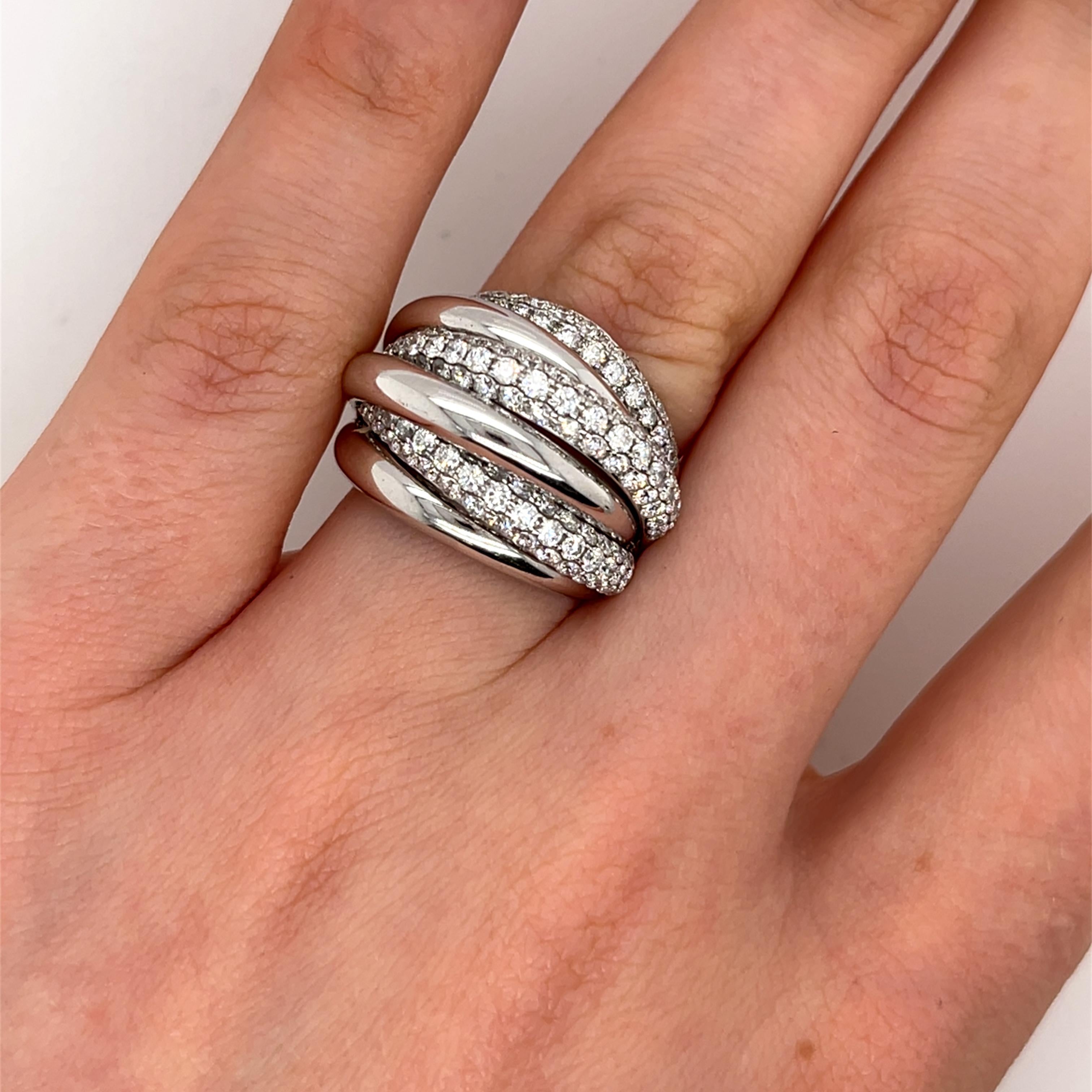 Anello a turbante con 6 file di diamanti, incastonato in oro bianco 18 ct con 1,85 ct di diamanti naturali in vendita 2