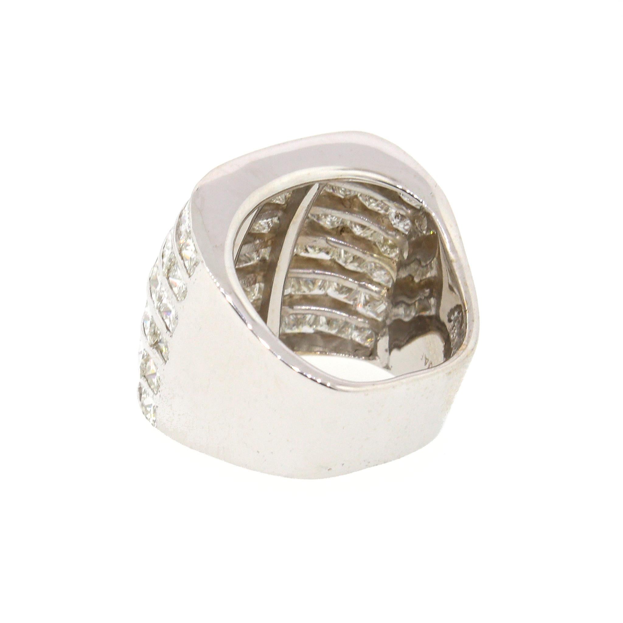 Sechsreihiger Diamantring im Prinzessinnenschliff mit breitem Band (Carréschliff)