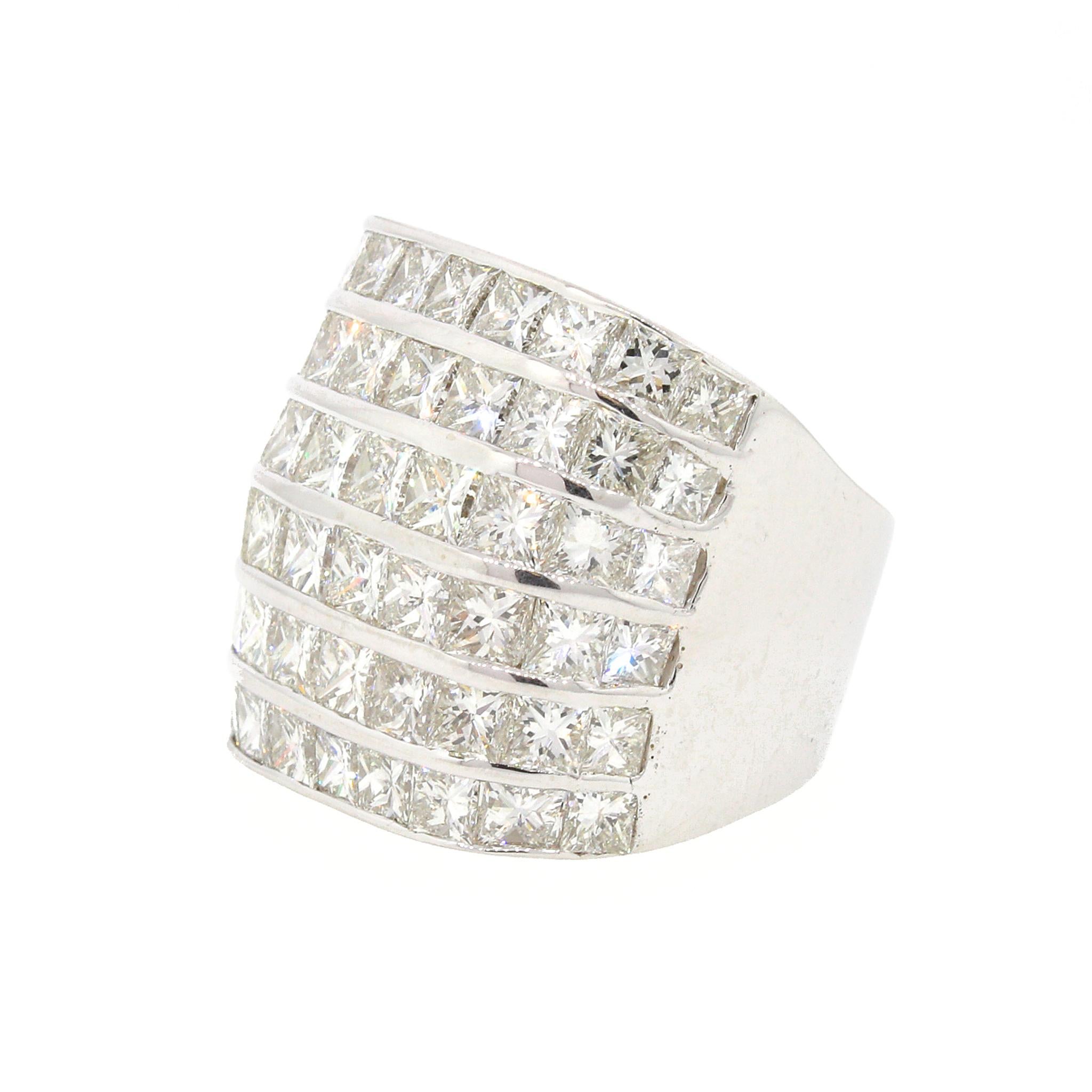 Sechsreihiger Diamantring im Prinzessinnenschliff mit breitem Band im Zustand „Gut“ in New York, NY