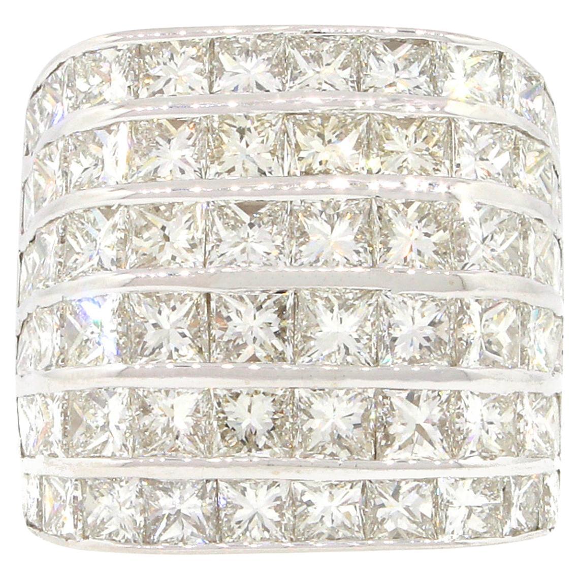 Bague large à six rangs de diamants taille princesse en vente