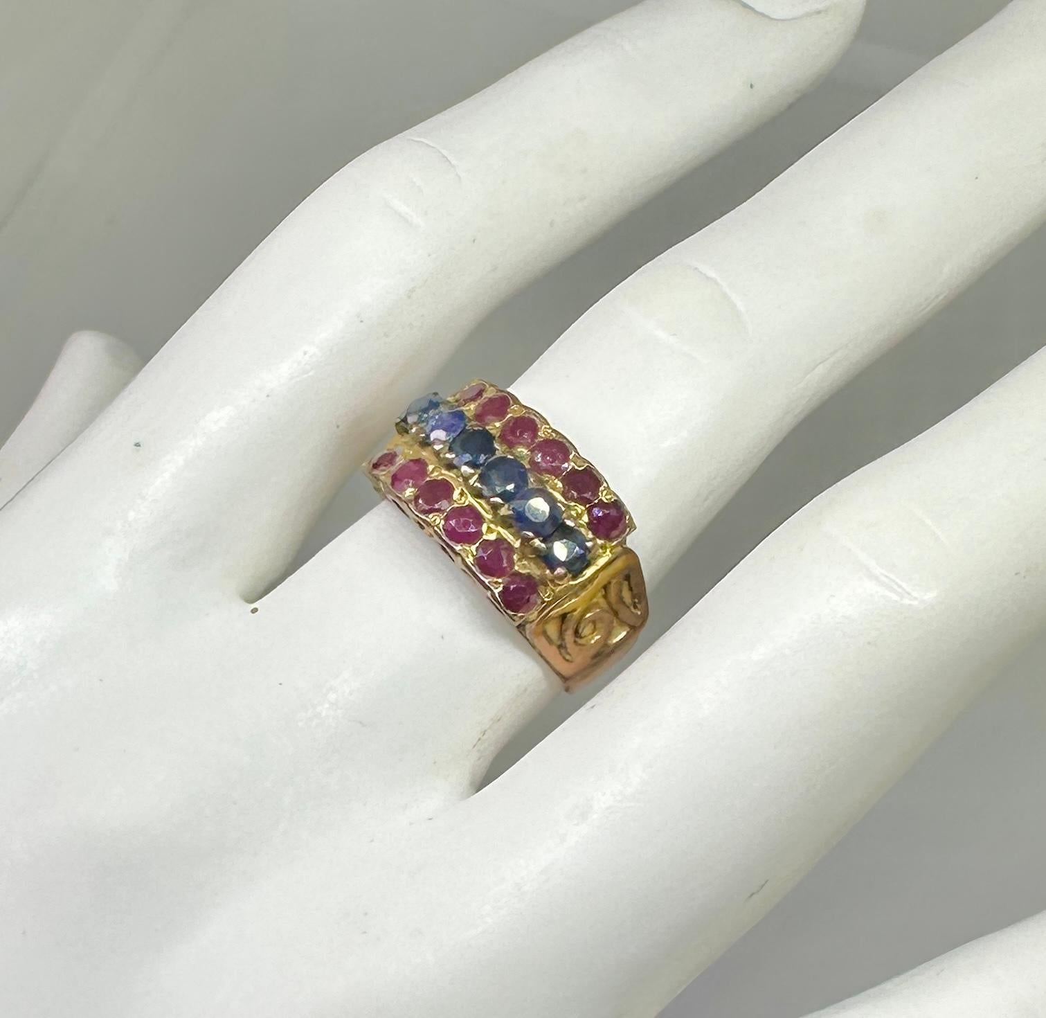 6 Zafiro 12 Rubí Anillo Anillos Apilados Oro Renacimiento Bizantino en Excelente estado para la venta en New York, NY
