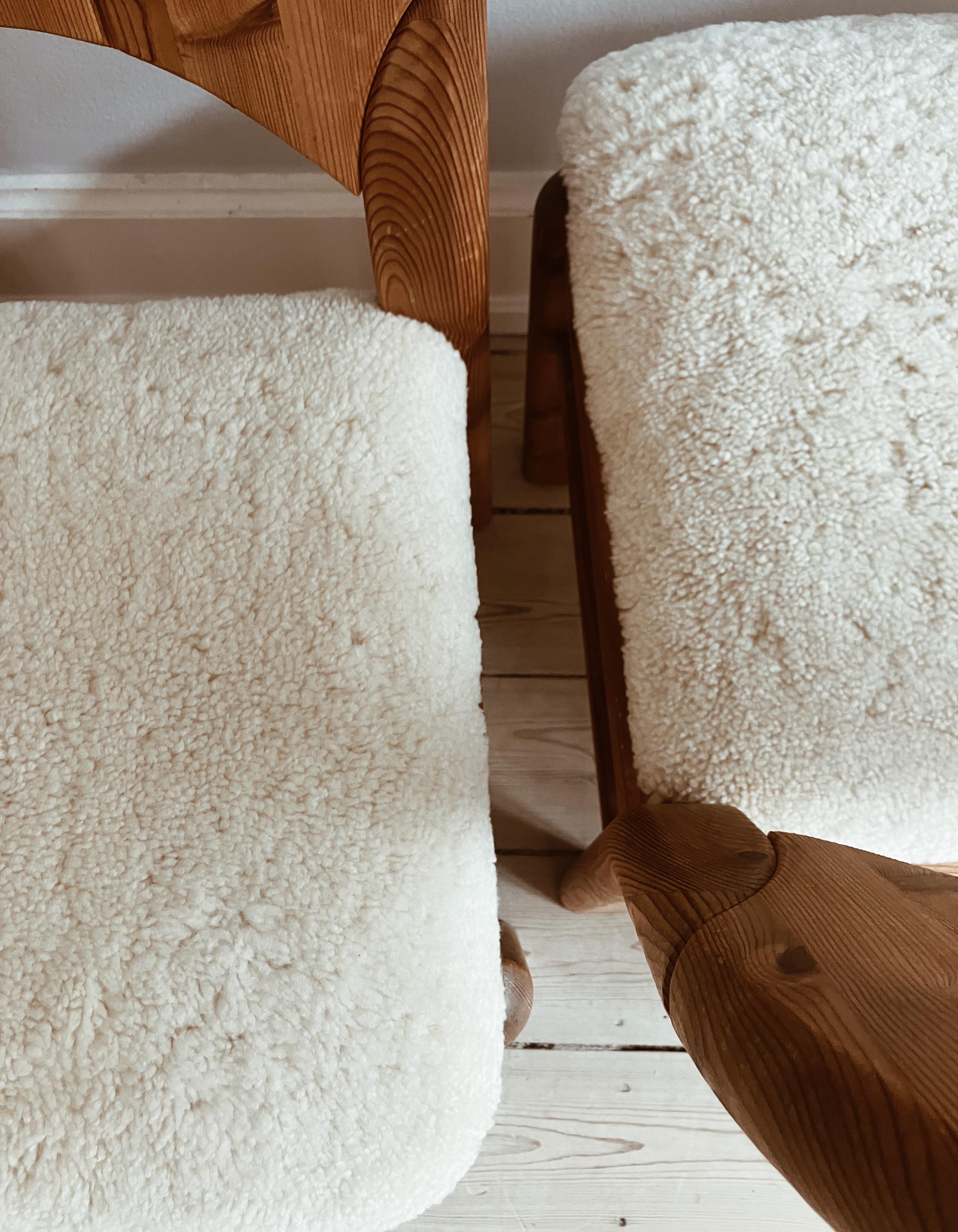 6 scandinavian dining chairs in pine and lamb wool In Good Condition In Copenhagen, DK