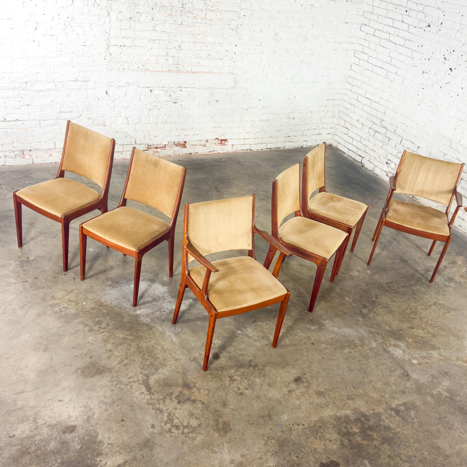 6 Scandinavian Modern Teak Dining Chairs Uldum Mobelfabrik att Johannes Andersen For Sale 6