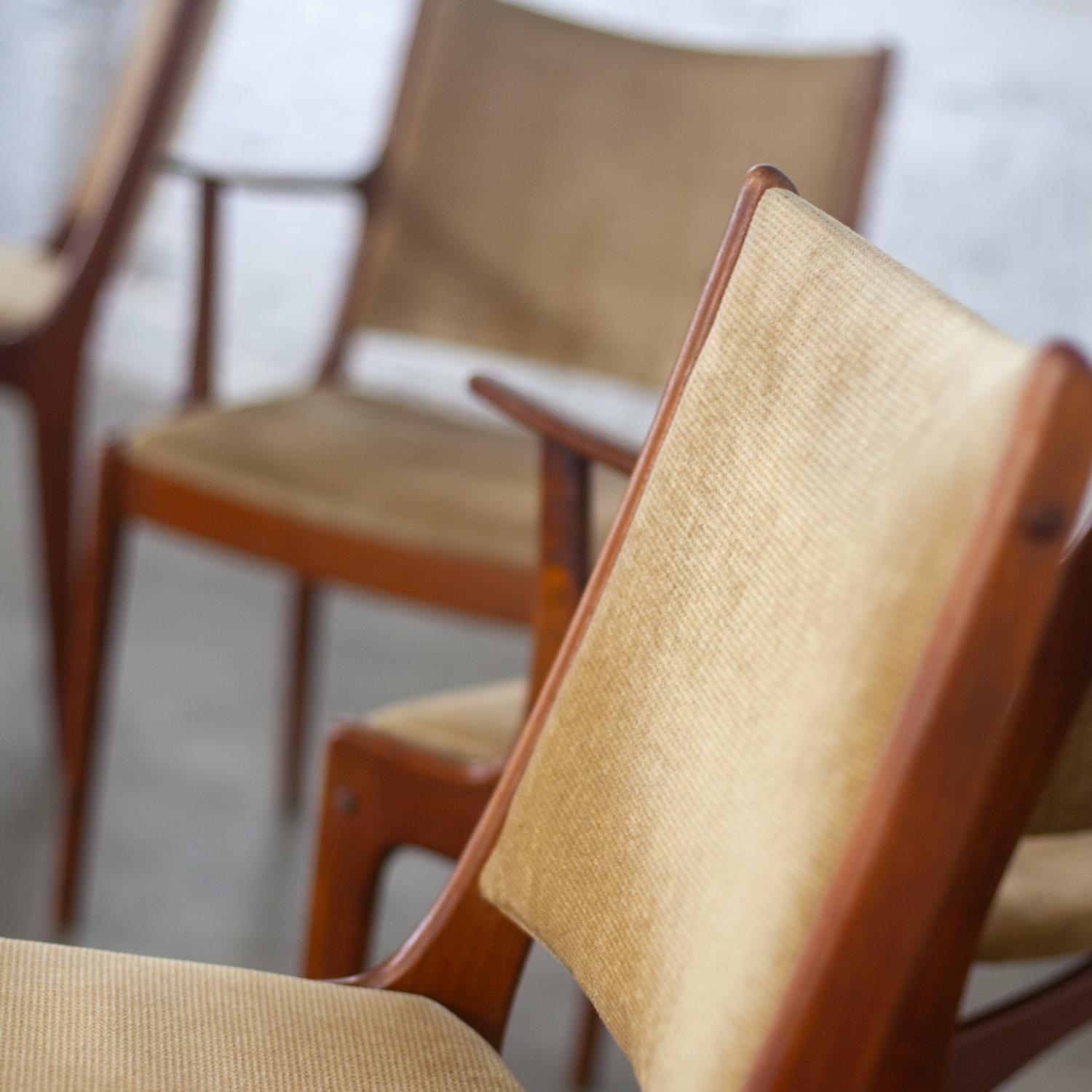 6 Scandinavian Modern Teak Dining Chairs Uldum Mobelfabrik att Johannes Andersen For Sale 11