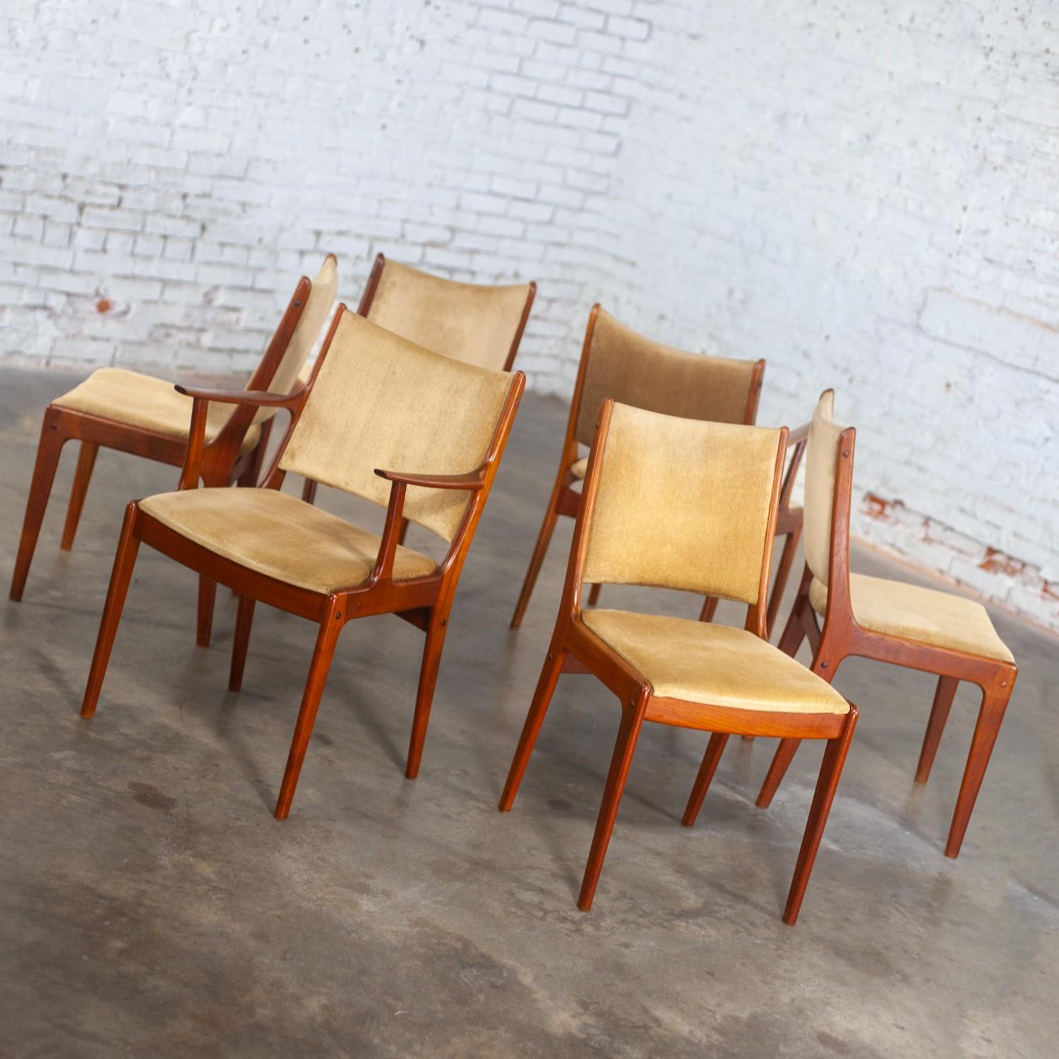 Marvelous Mid-20th Century Scandinavian Modern set of 6 teak dining chairs by Uldum Mobelfabrik Attributed to Johannes Andersen with golden chenille fabric. Beautiful condition, keeping in mind that these are vintage and not new so will have signs
