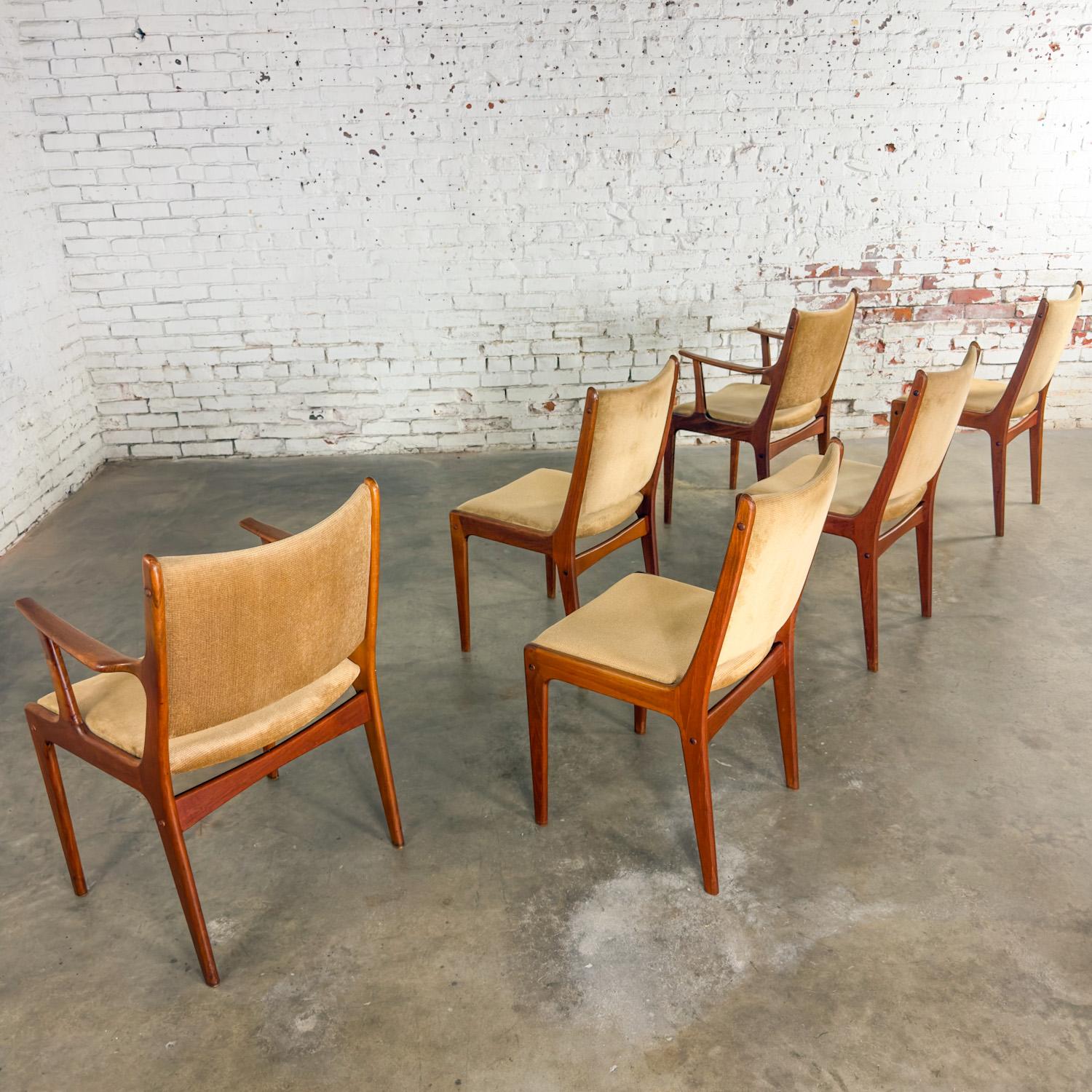 6 Scandinavian Modern Teak Dining Chairs Uldum Mobelfabrik att Johannes Andersen For Sale 2