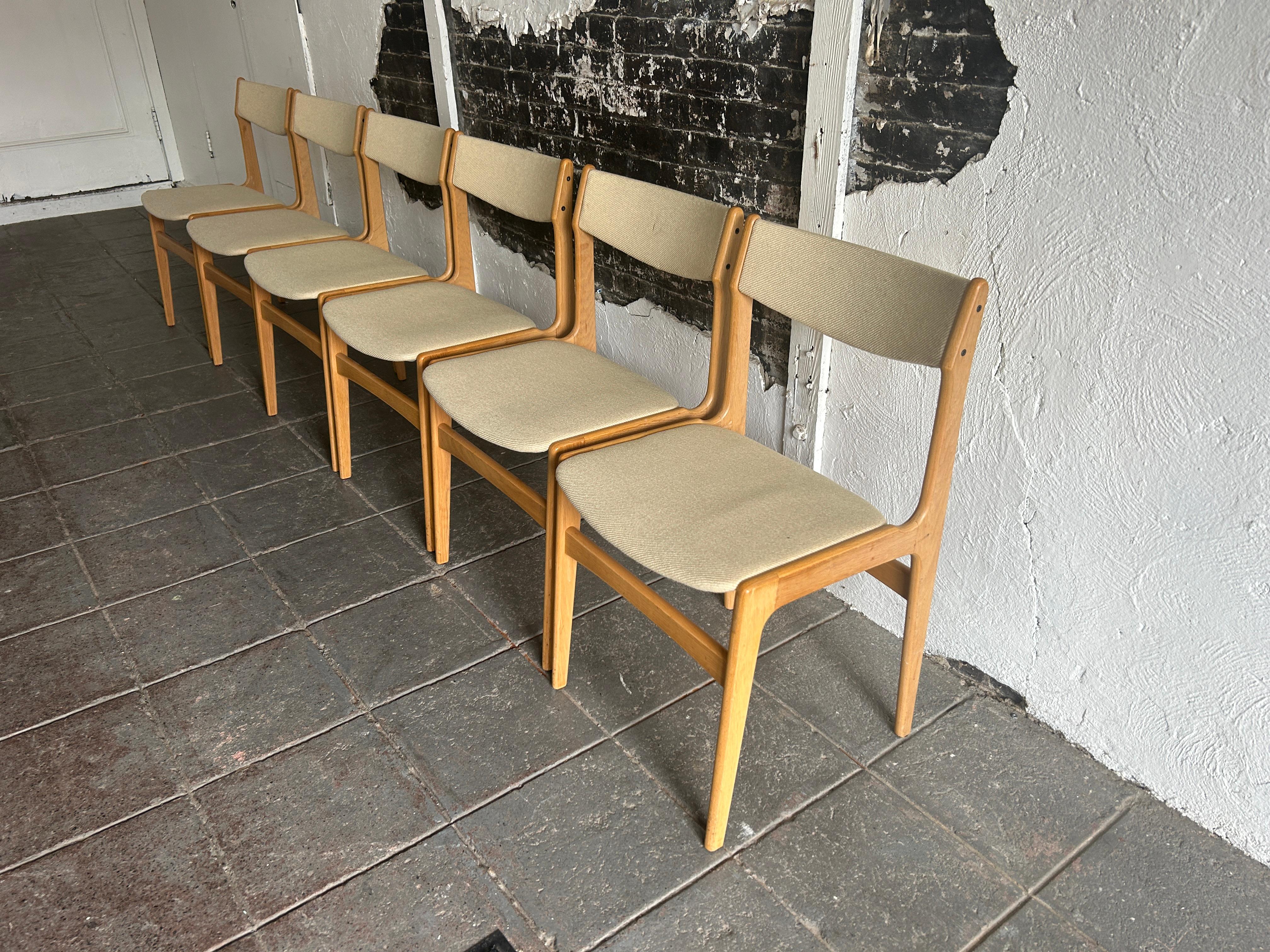 Set of 6 Danish modern white oak dining chairs tan upholstery. Beautiful light muted white oak wood Scandinavian modern set of dining chairs. Has tan woven upholstery in very good condition. Chairs are ready for use in great condition all very
