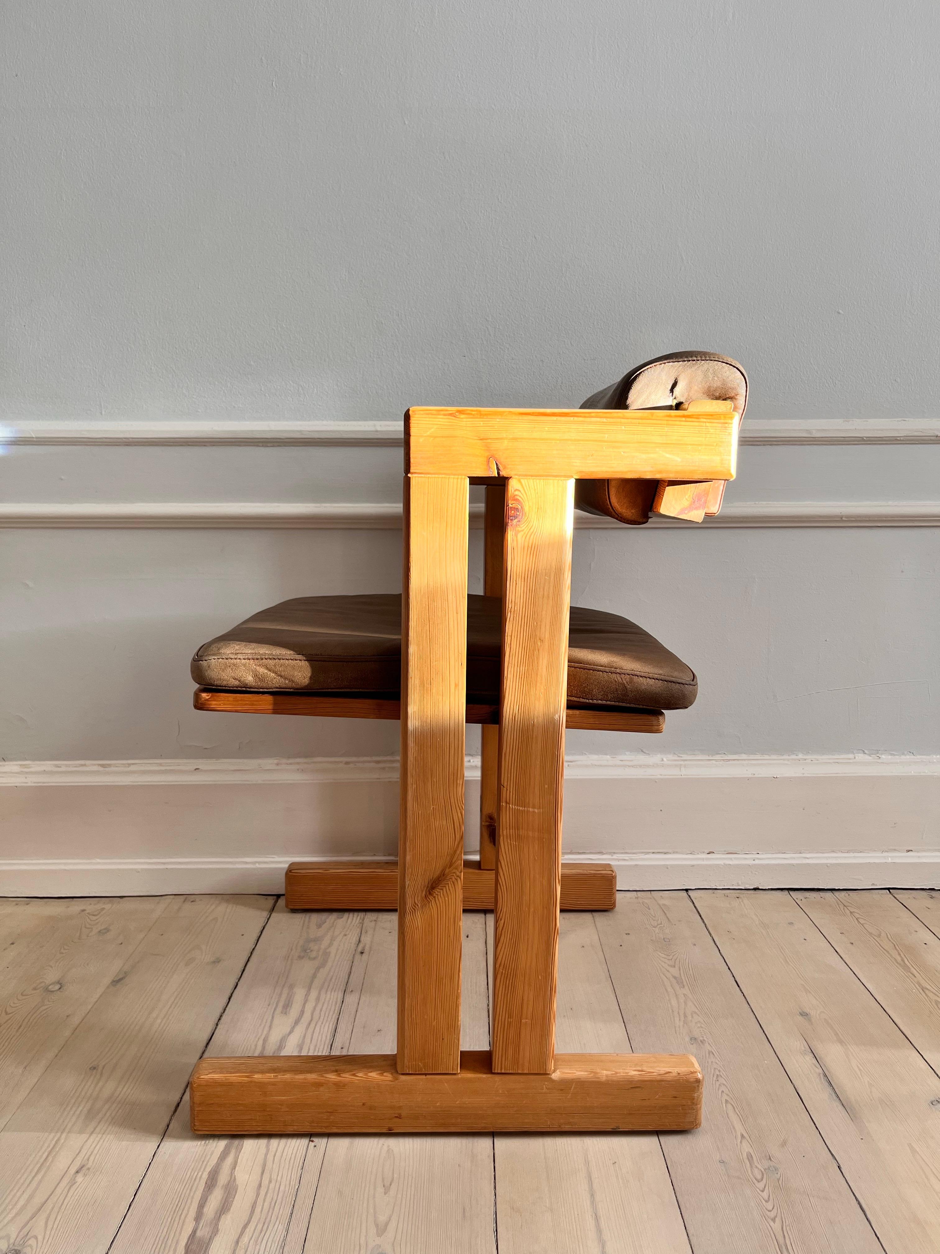 6 Scandinavian pine dining chairs with back and seat cushions in Buffalo leather 7