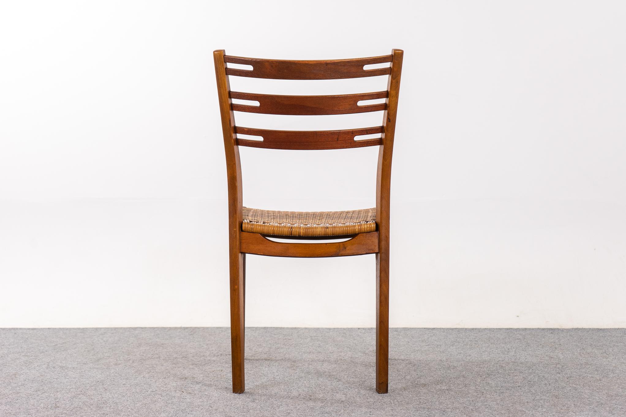 Milieu du XXe siècle 6 chaises de salle à manger scandinaves en teck et rotin par IKEA en vente
