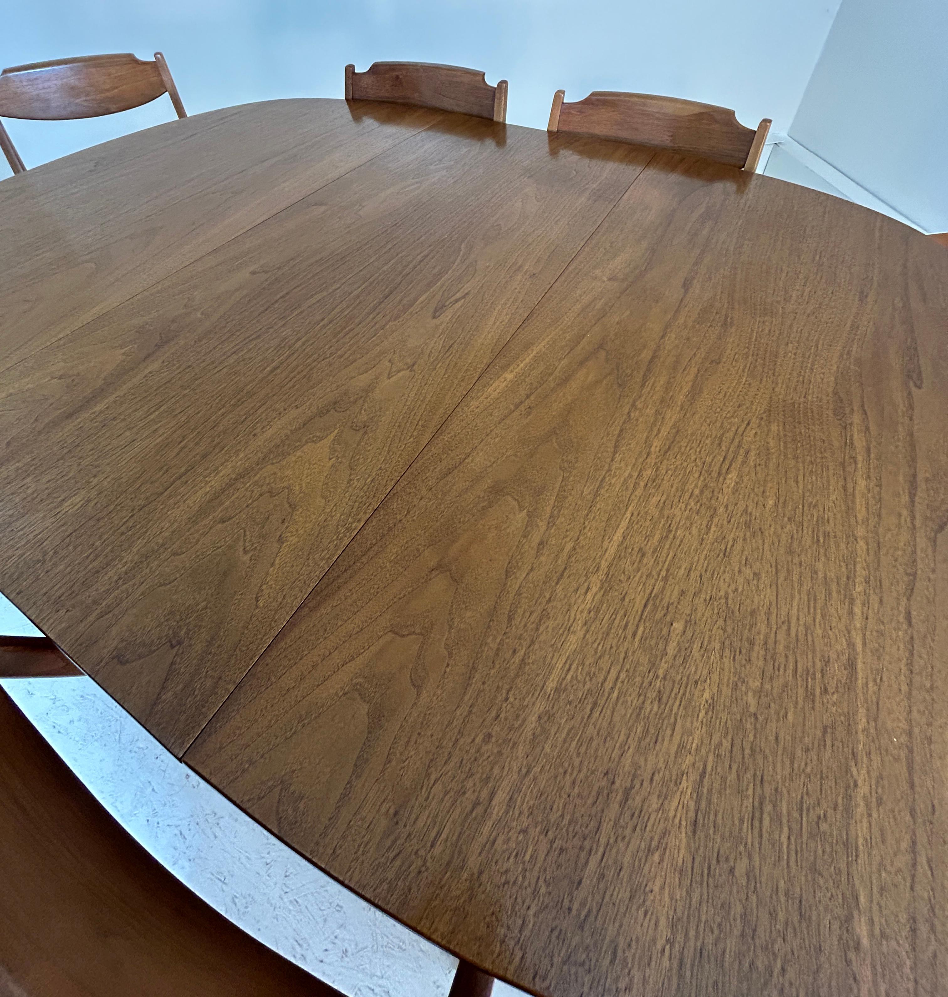 6 seater dining suite by Barney Flagg In Good Condition In South Charleston, WV