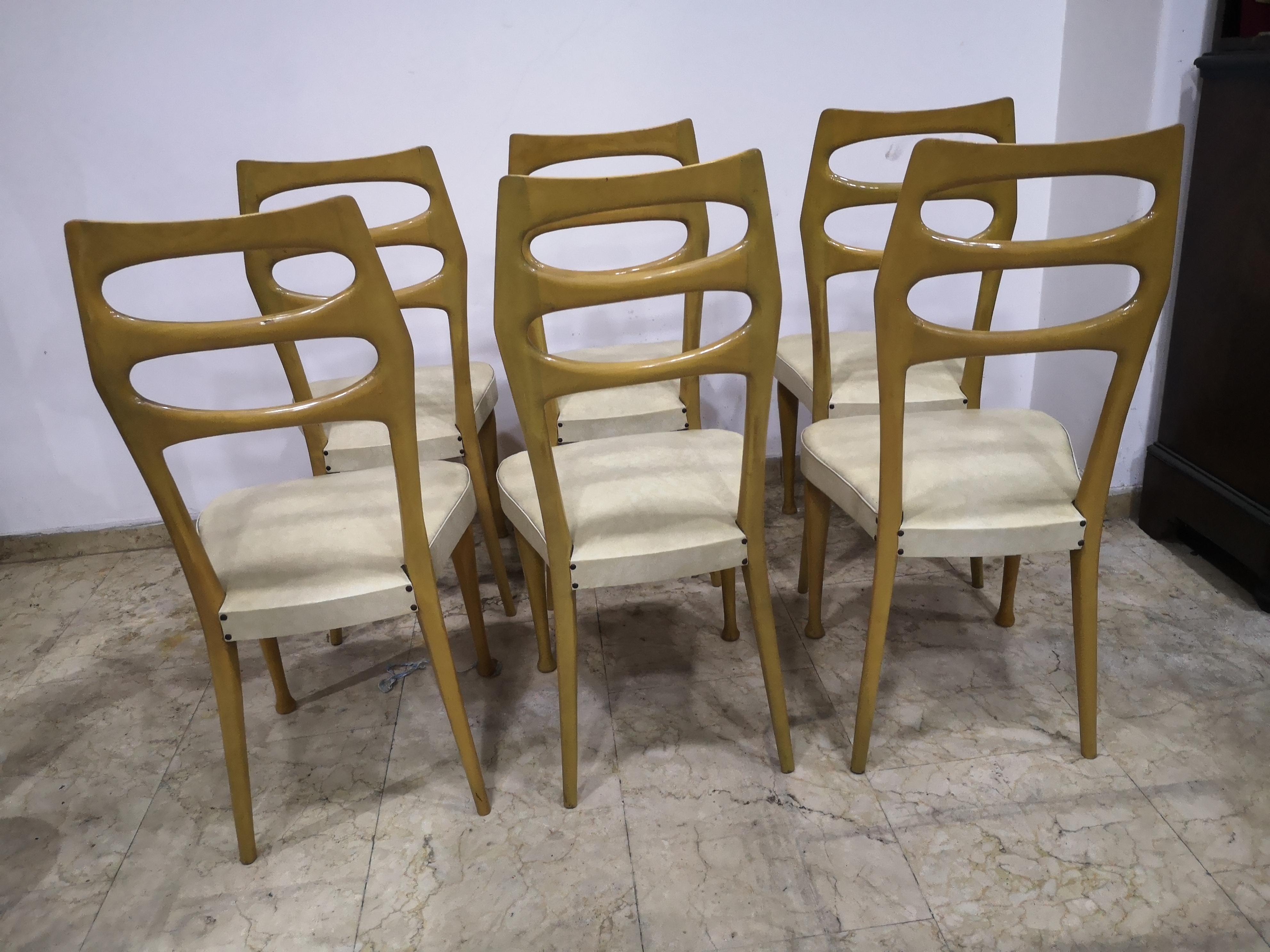 6 Sedie in legno di acero con seduta in skai attribuite a Paolo Buffa, anni '60 In Good Condition In Catania, IT