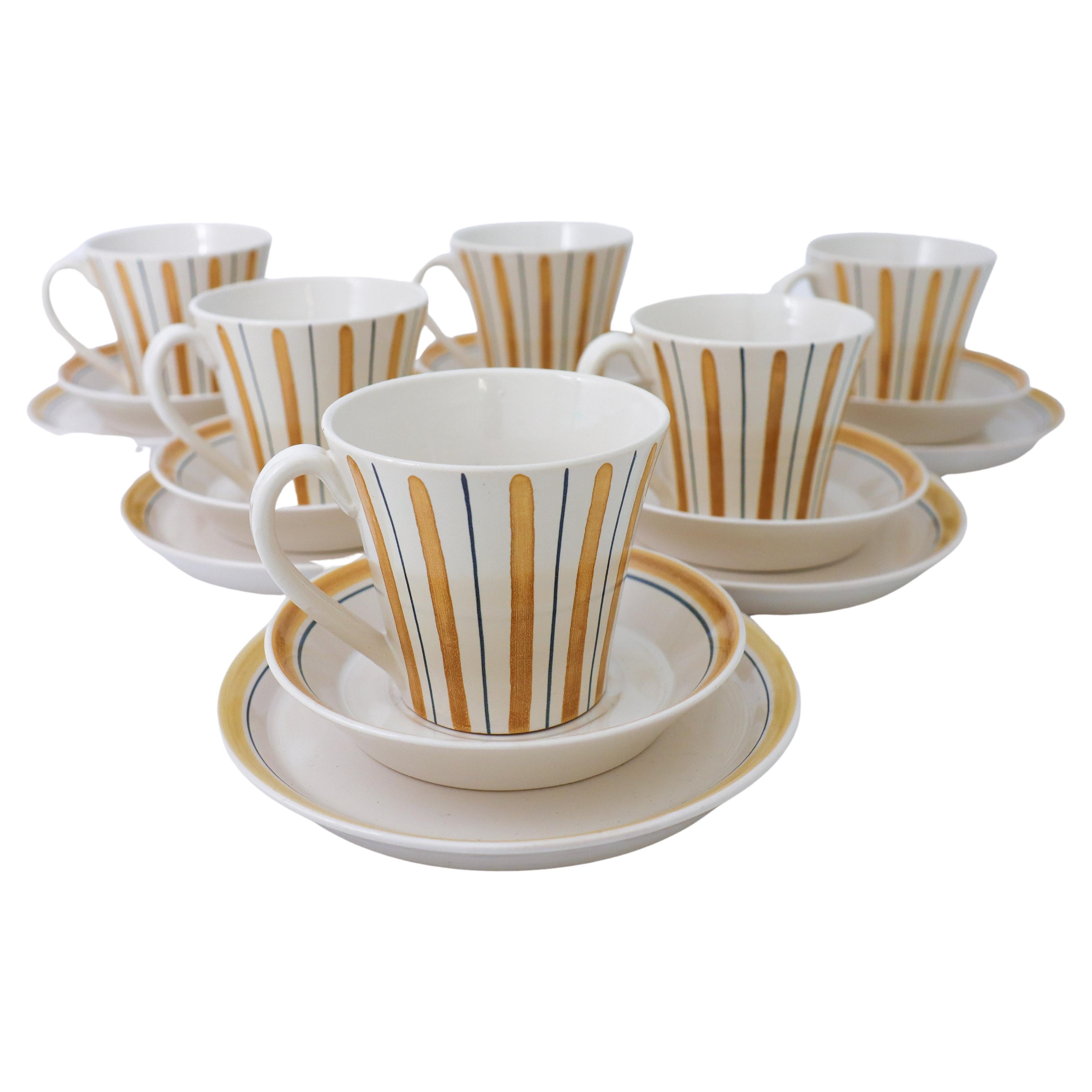 6 ensembles de tasses à thé avec soucoupes et assiettes - "Lilja" "Lilly" - Bo Fajans, Suède en vente