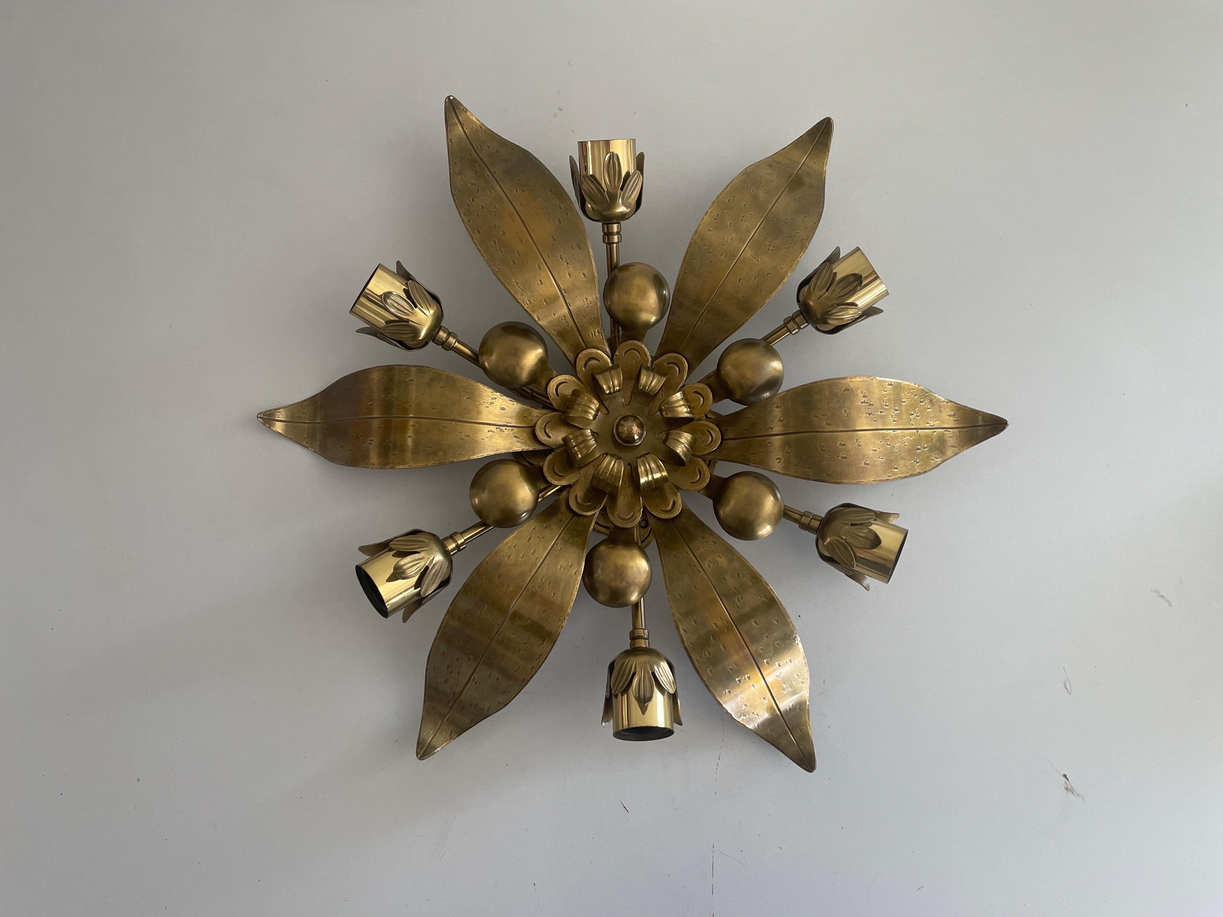 6 Socket Flower Shaped Heavy Brass Flush Mount Light by Hans Möller, 1960s, Germany

Sculptural very elegant rare heavy ceiling lamp. 

It is very ideal and suitable for all living areas.

Lamp is in good condition. No damage, no crack.
Wear