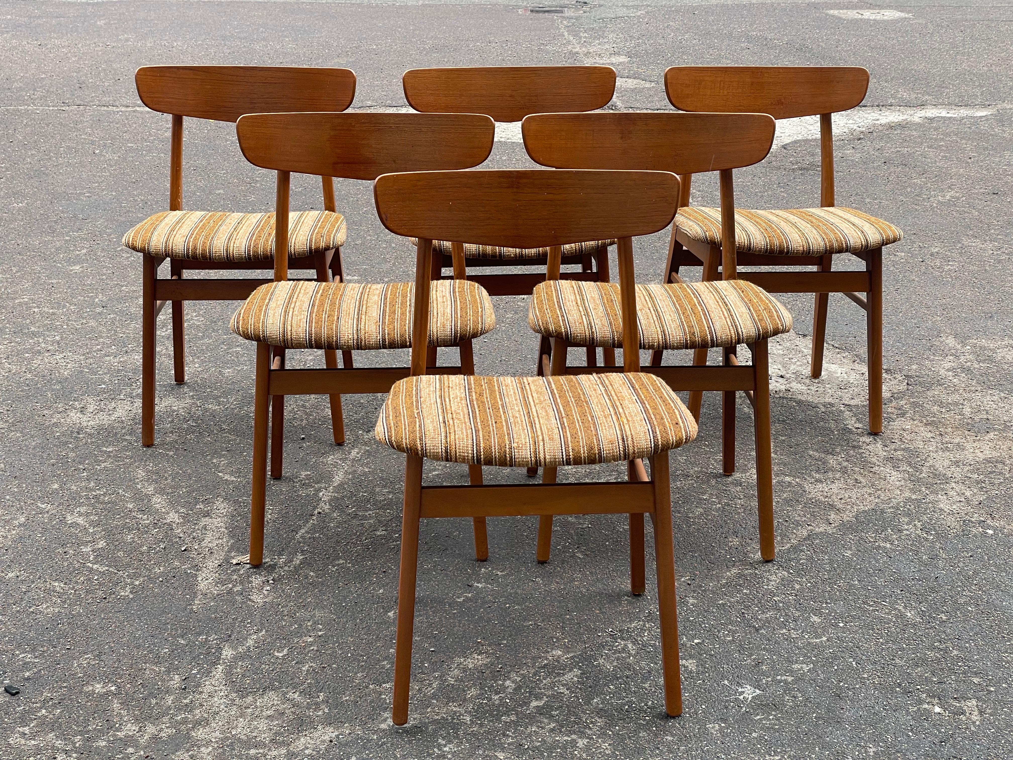 Mid-Century moderno 6 sedie da pranzo standard danesi in teak degli anni '60 in vendita