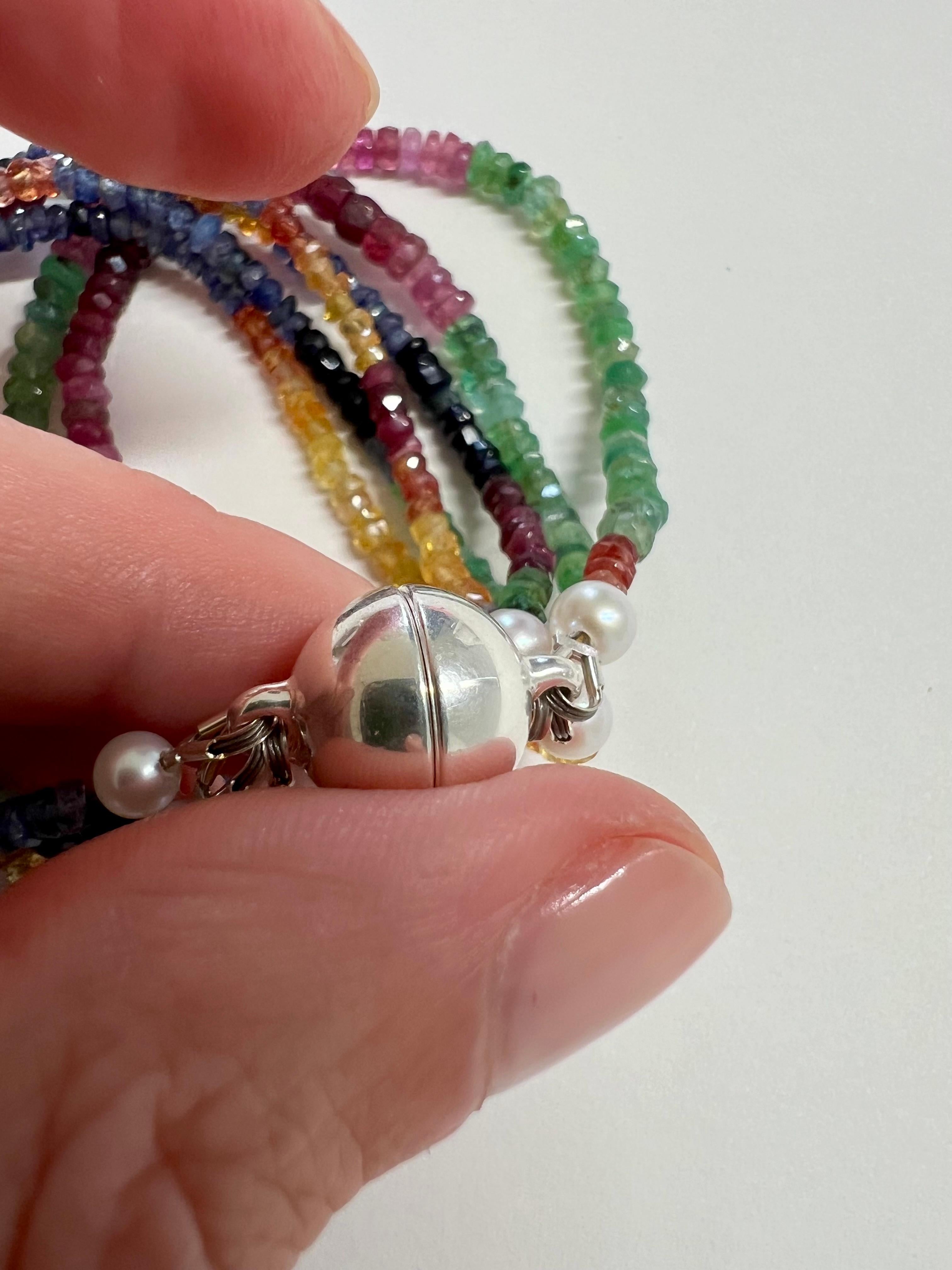 6-Strands Bracelet with Rubies, Emeralds, Sapphires and Magnetic Silver Closure In New Condition For Sale In Boostedt, SH