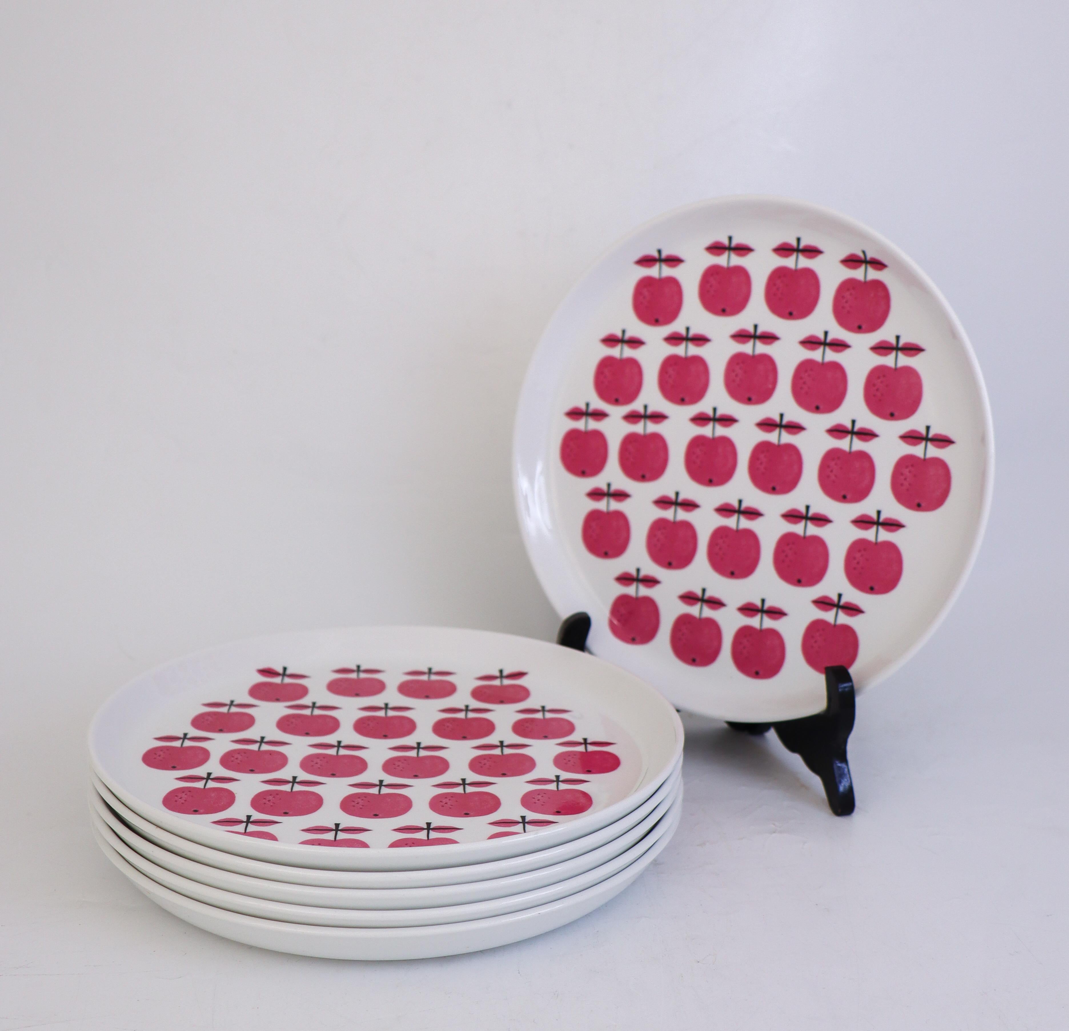 6 Platos llanos del modelo Pall diseñados por Stig Lindberg en Gustavsberg en 1963, miden 24,5 cm de diámetro. Están todos en perfecto estado, nunca se han usado y no tienen arañazos ni marcas. Estas placas son realmente raras y en este estado diría
