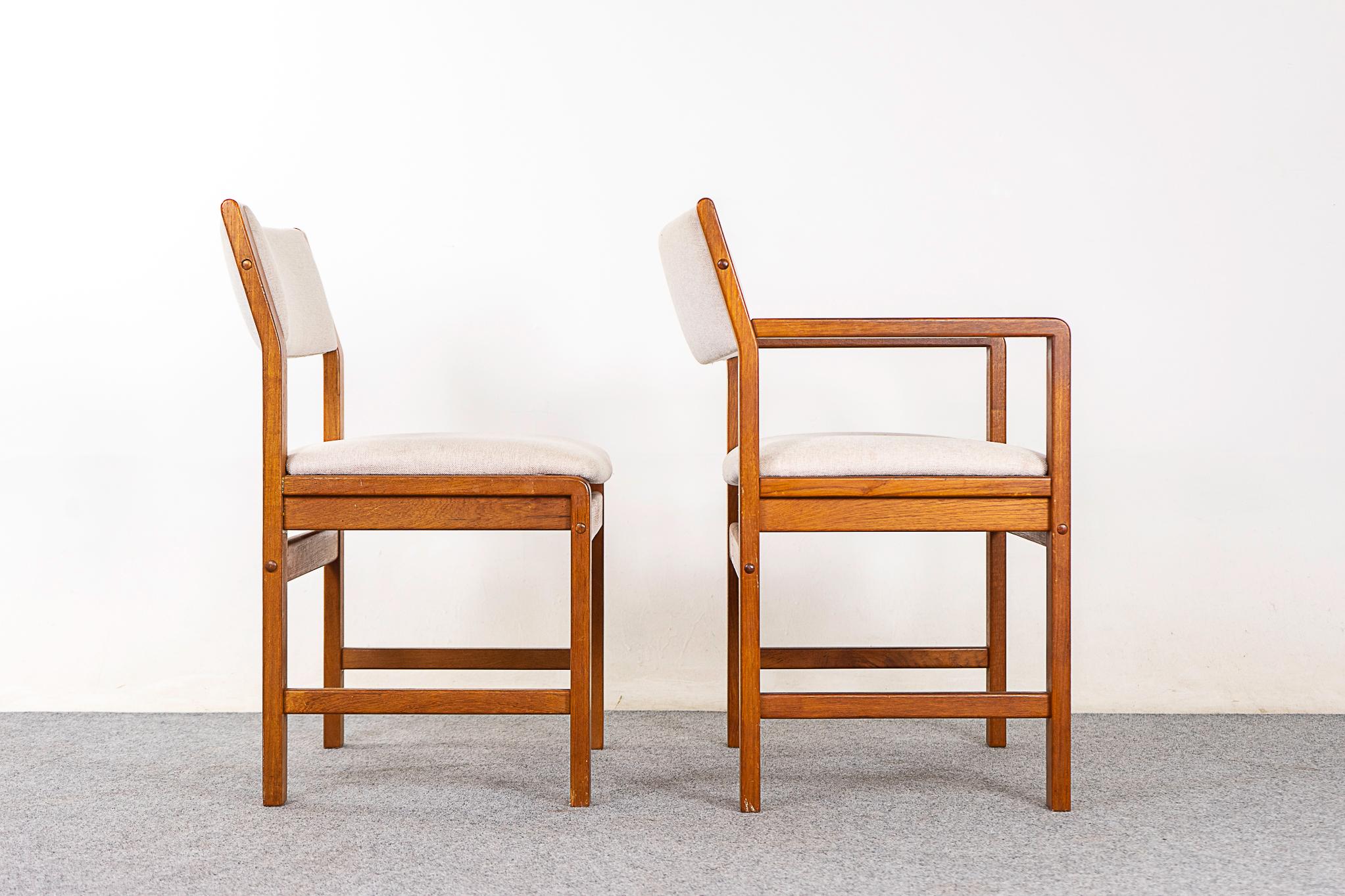 6 Teak Dining Chairs In Good Condition For Sale In VANCOUVER, CA