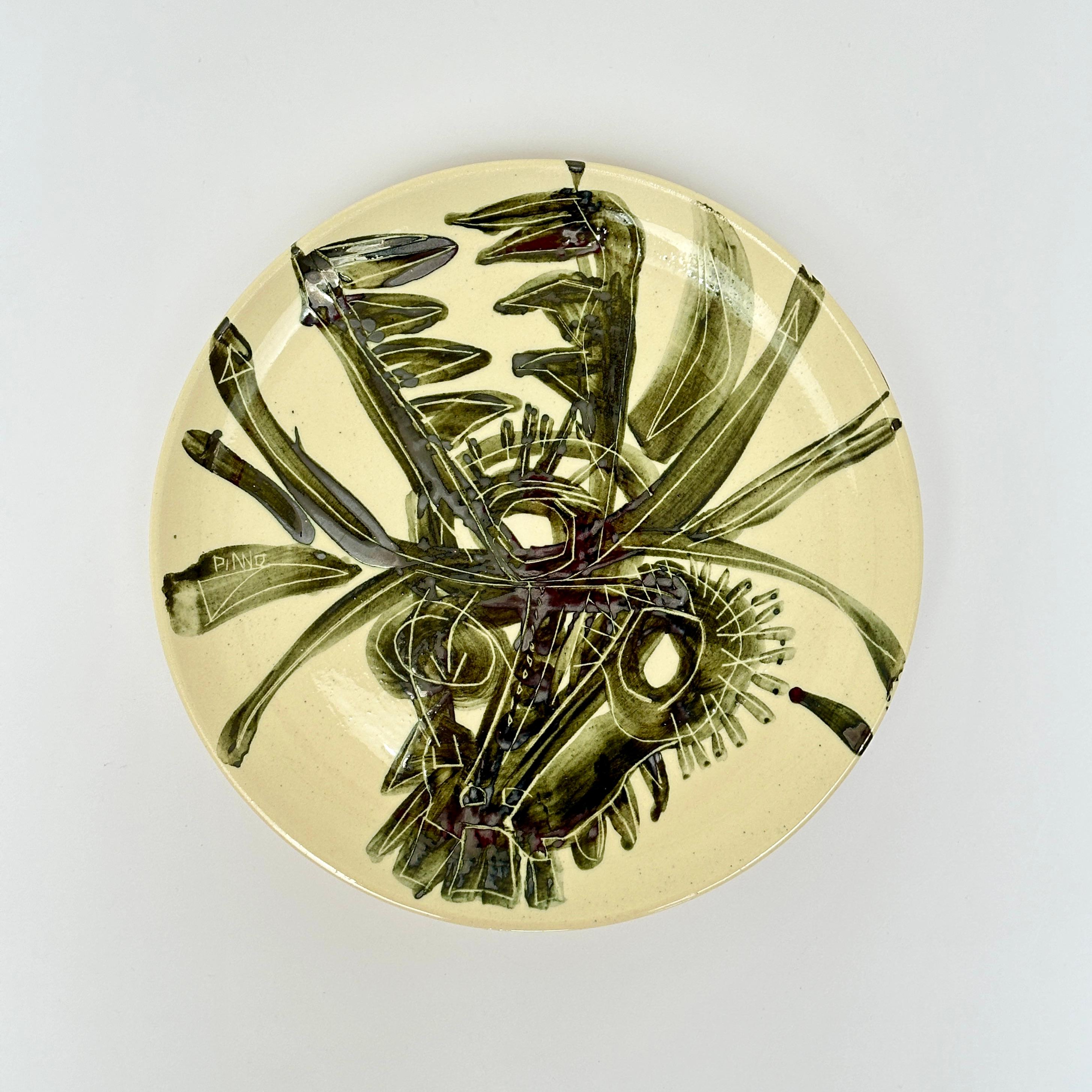 A set of 6 earthenware plates with a unique decoration in variation on the Minotaur theme.
To give your tables a touch that is both arty and rustic, the artist Marc Piano has imagined these decors as real paintings combining the great artistic