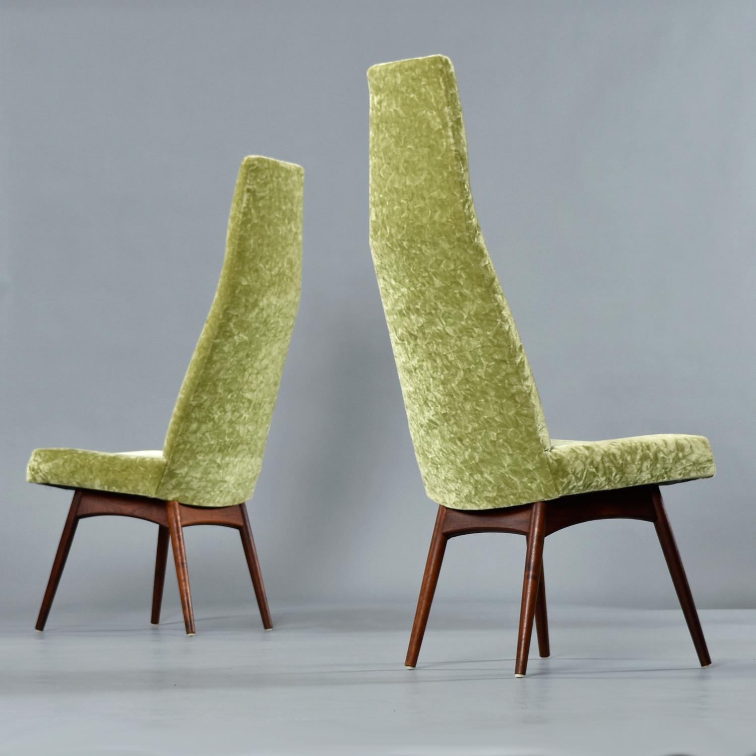 Adrian Pearsall für Craft Associates Regal Große moderne getuftete Esszimmerstühle (Stoff) im Angebot