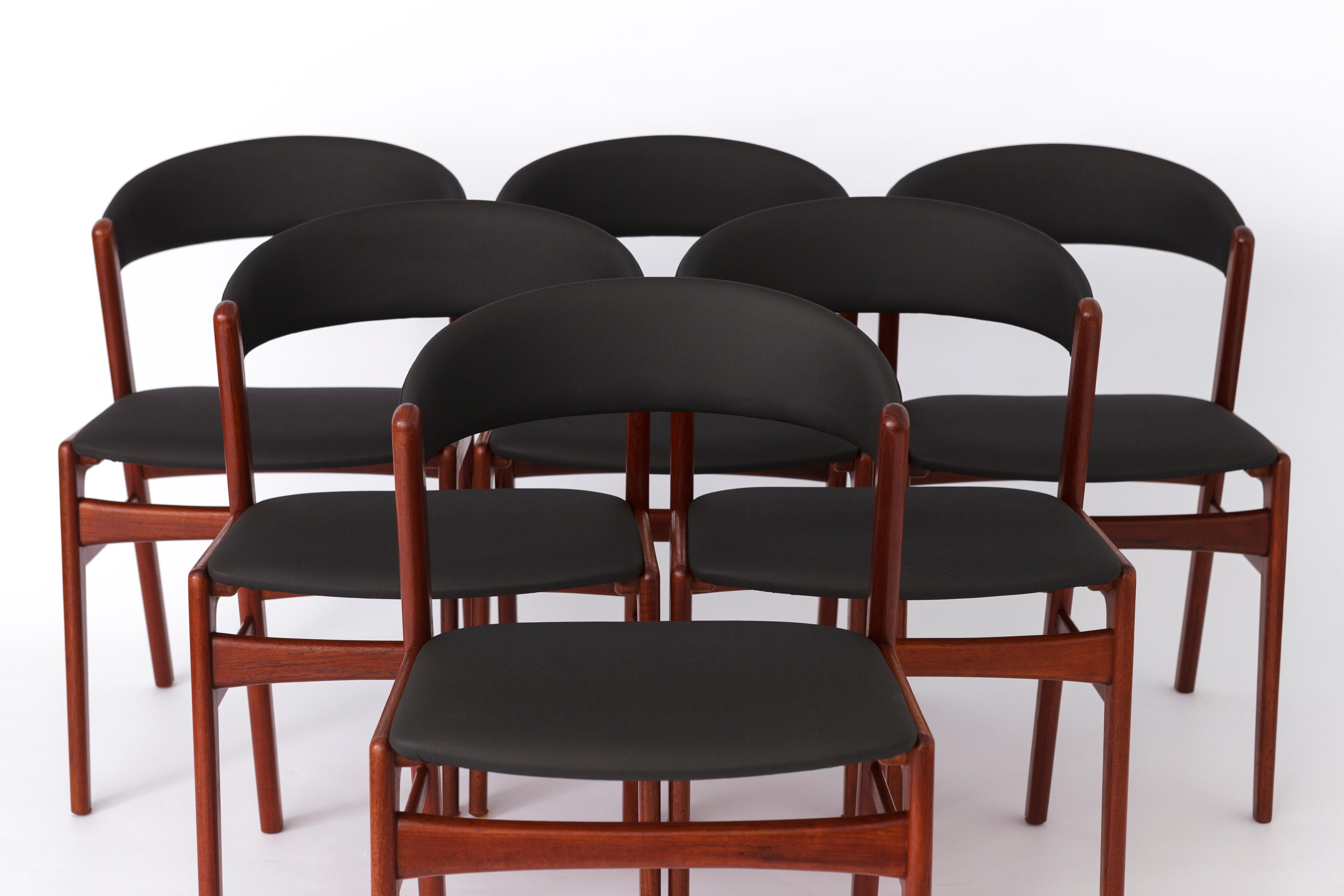 Set of 6 vintage dining chairs made by manufacturer DUX, Sweden in the 1960s. 
Model name: Ribbon Back, due to the characteristic backrest shape, which reminds to a ribbon. 
Displayed price is for a set of 6. 

Sturdy teak wood frames. Stable stand.