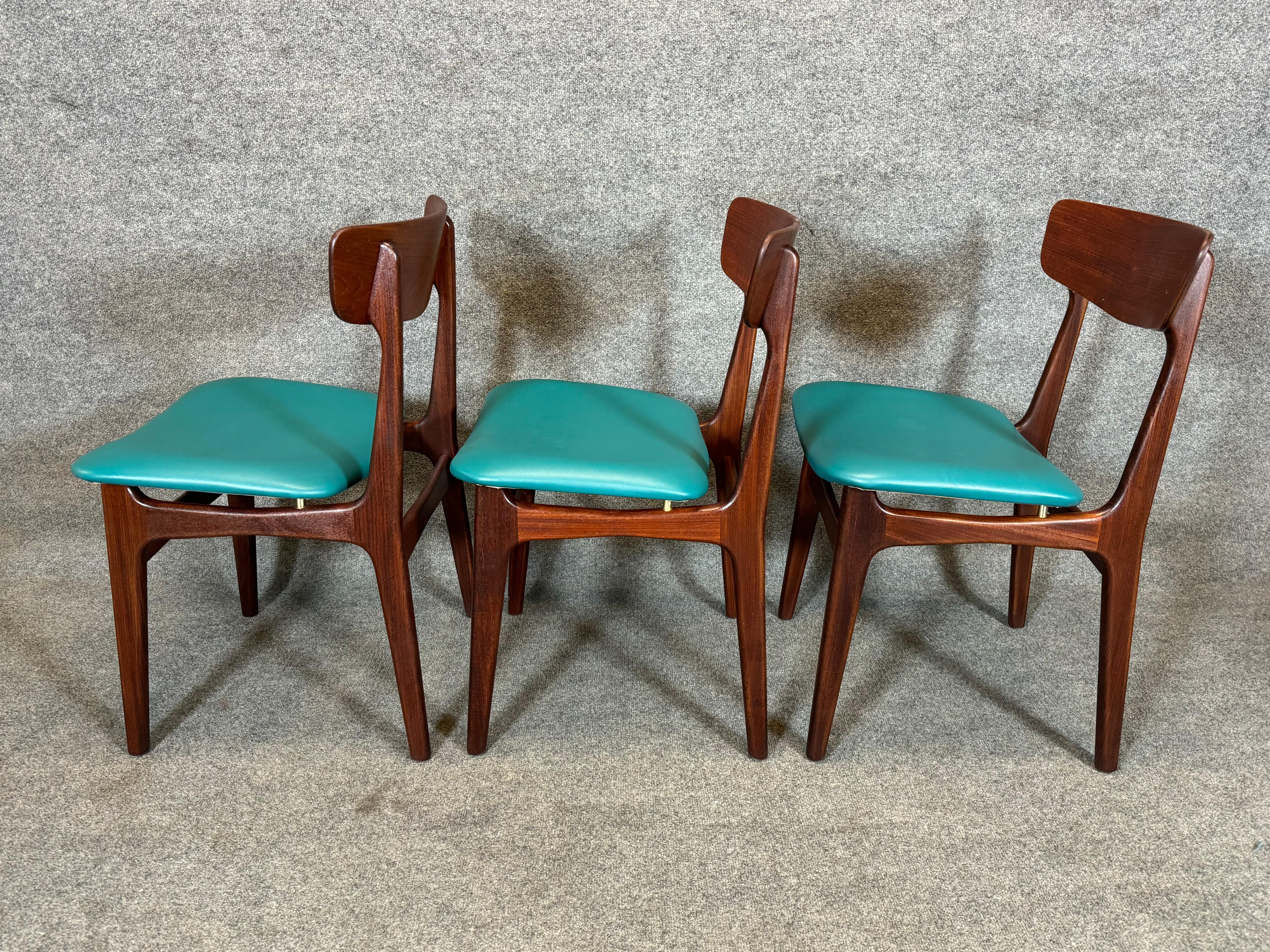 6 Vintage Danish Mid Century Modern Teak Dining Chairs by Schønning & Elgaard For Sale 2