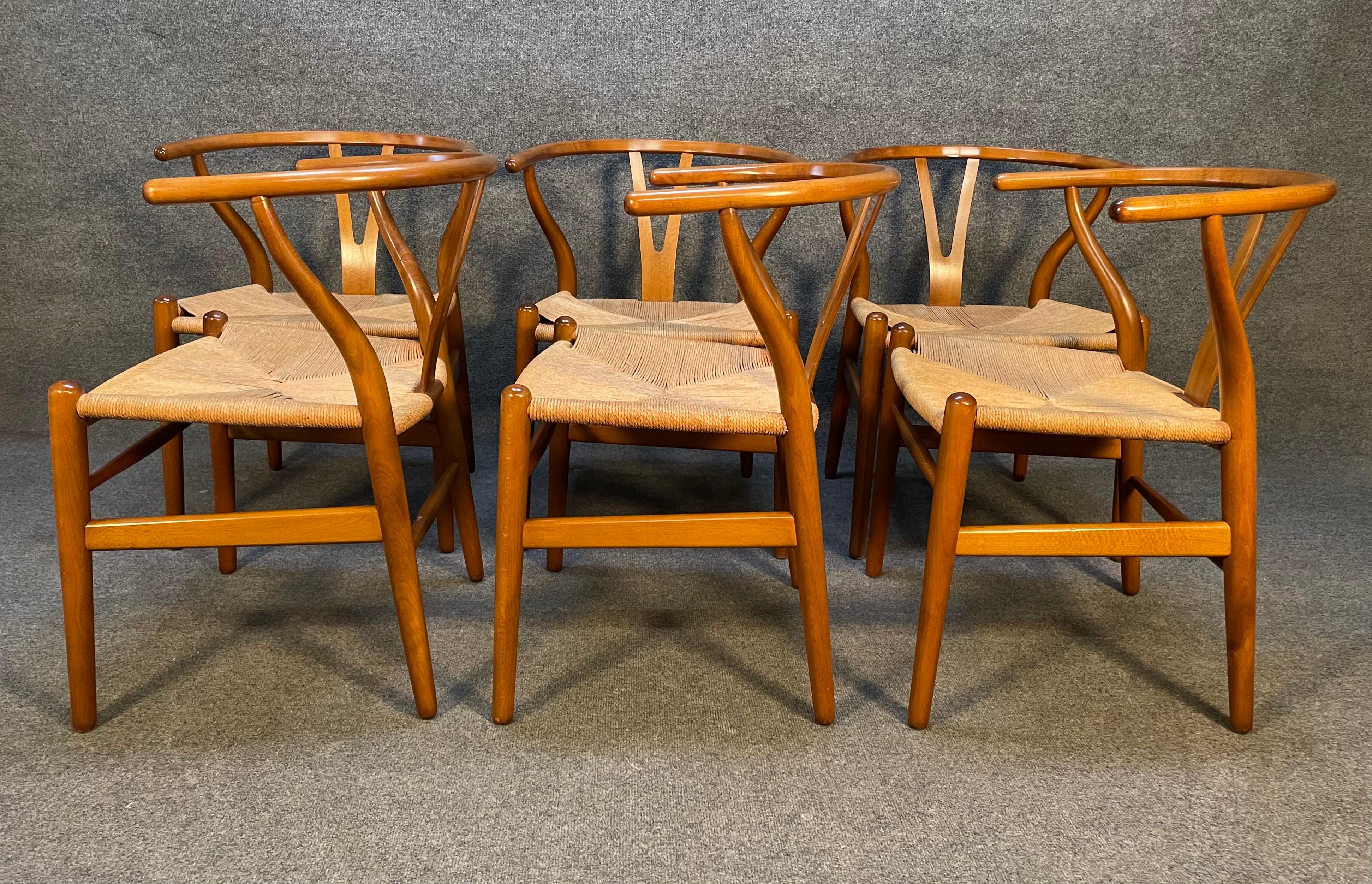Here is a beautiful set of 6 scandinavian modern dining chairs in beech wood designed by Hans Wegner in Denmark in the 1950's and manufactured by Carl Hansen in the early 2010's.
This exquisite set features a solid and sculptural beech frame which