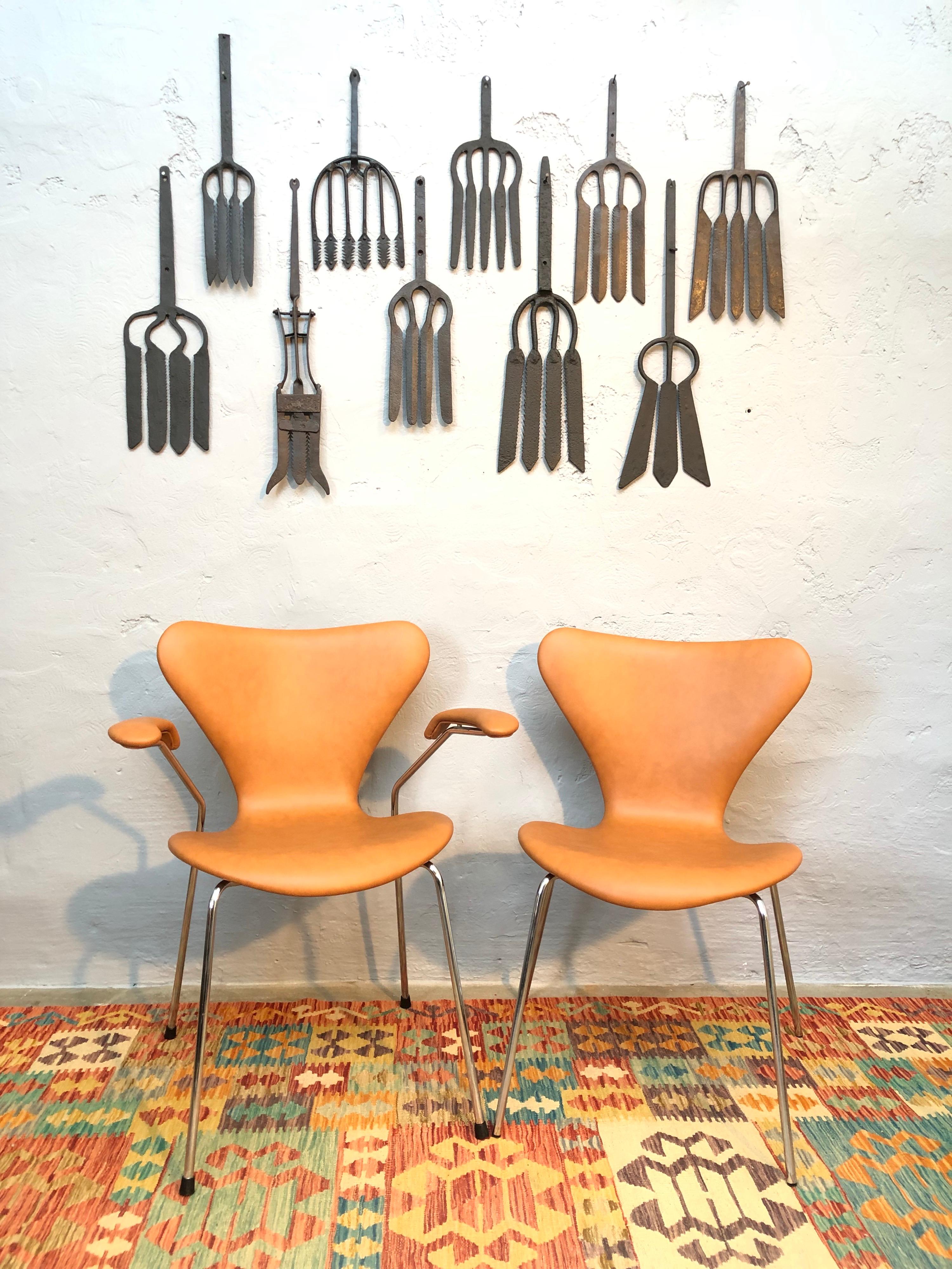 Hand-Crafted 6 Vintage Iconic Chairs by Arne Jacobsen for Fritz Hansen in Leather