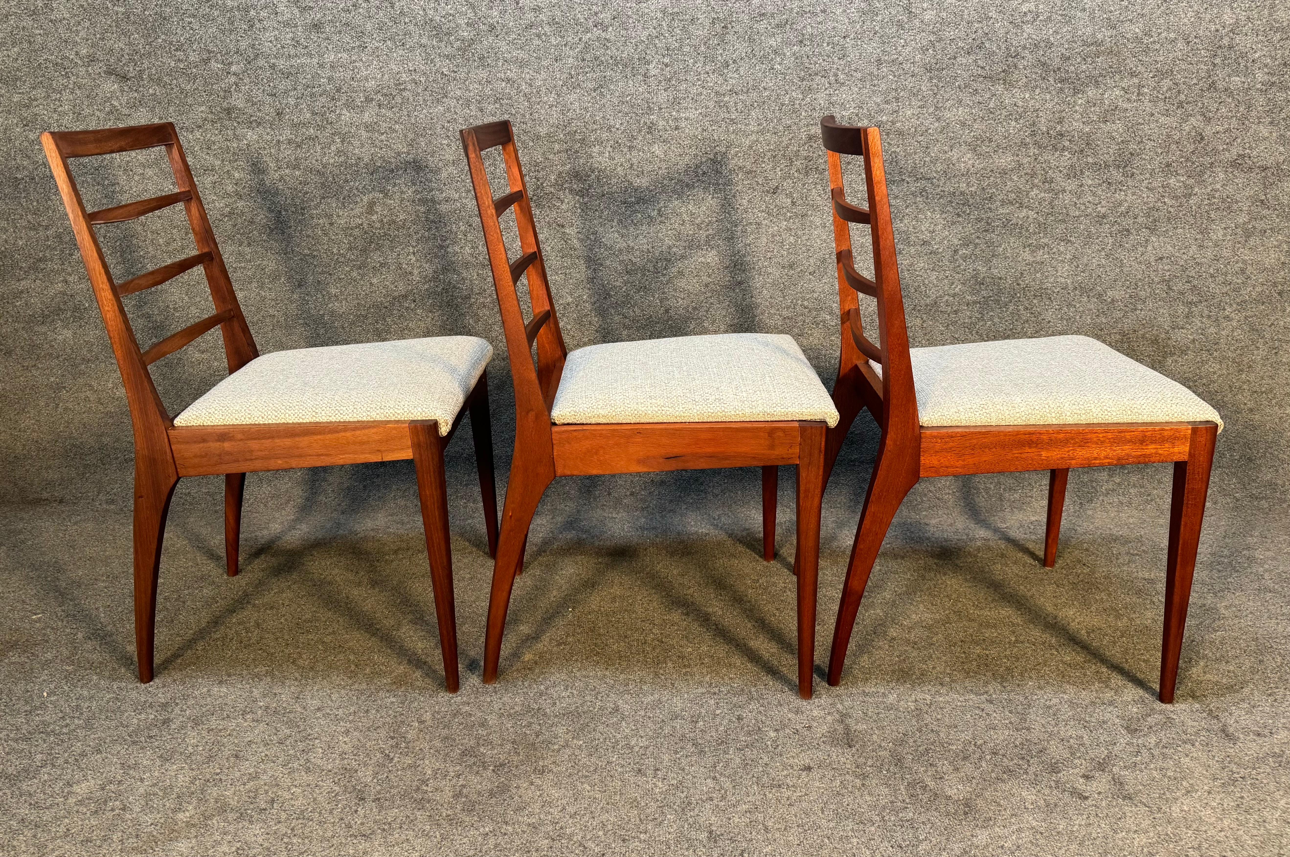 Milieu du XXe siècle 6 chaises de salle à manger vintage en acajou mi-siècle moderne par McIntosh en vente