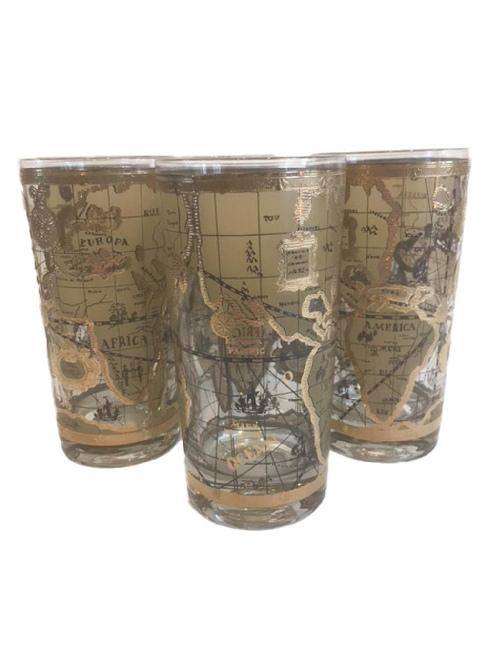 6 Verres Highball Vintage de CERA Glassware décorés d'une carte géographique de style ancien dans les tons tans et or sur verre transparent. Avec un caddy circulaire recouvert de vinyle et muni d'une poignée centrale.

Mesures : Caddy : 10