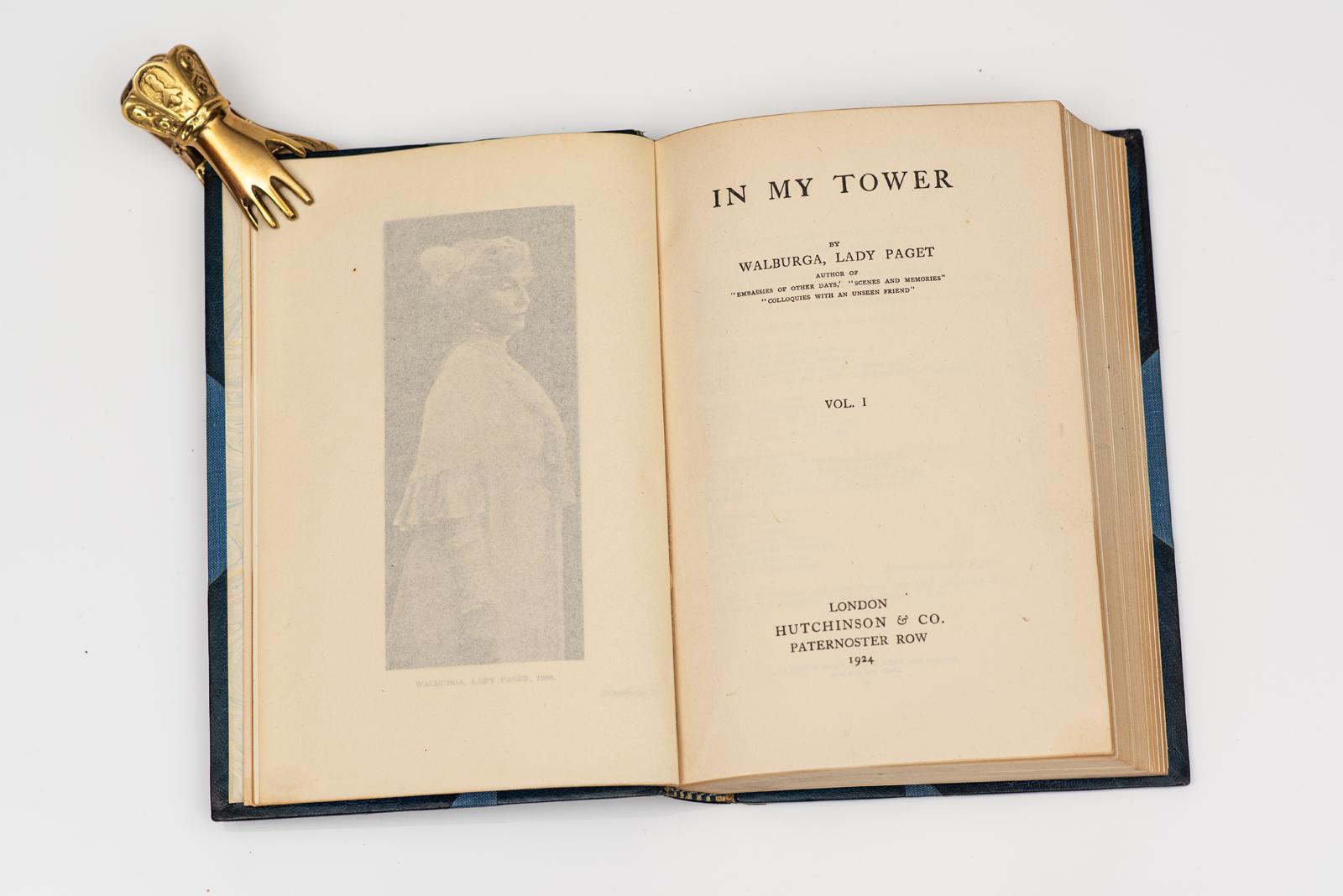 6 Volumes. Lady Paget. (1881-1958) Une humanitaire britannique active dans la cause de l'aide aux Serbes. Travaux. Relié en 3/4 maroquin bleu par Bayntun, tranches supérieures dorées, bandes surélevées, cartons en lin, illustré (certaines
