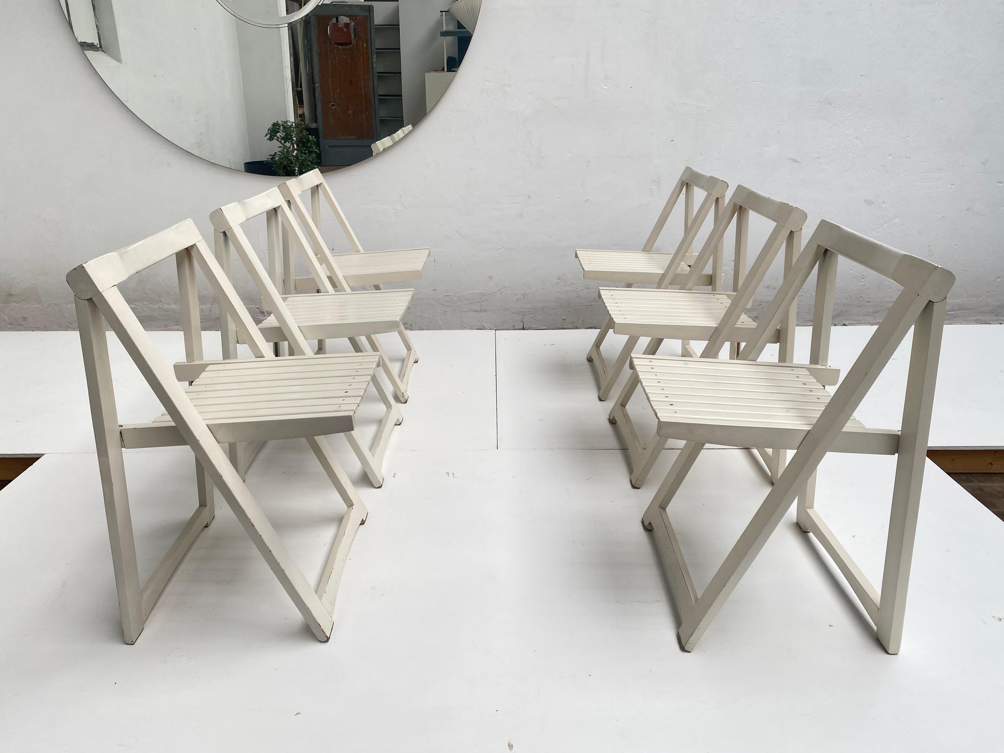 6 weiße klappbare Stühle, Aldo Jacober für Alberto Bazzani zugeschrieben, Italien 1966 (Italienisch) im Angebot